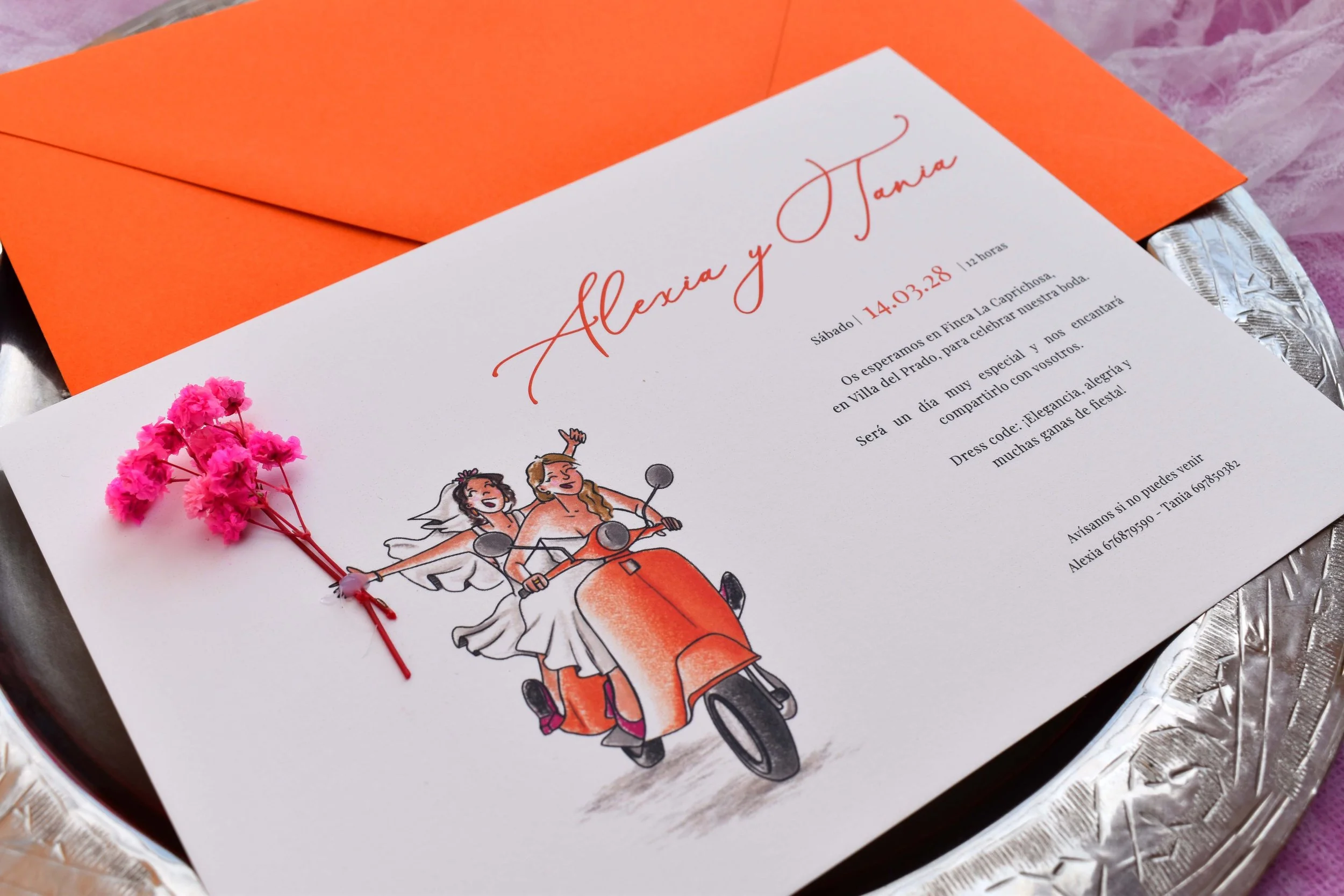Invitación de boda con flores preservadas.
