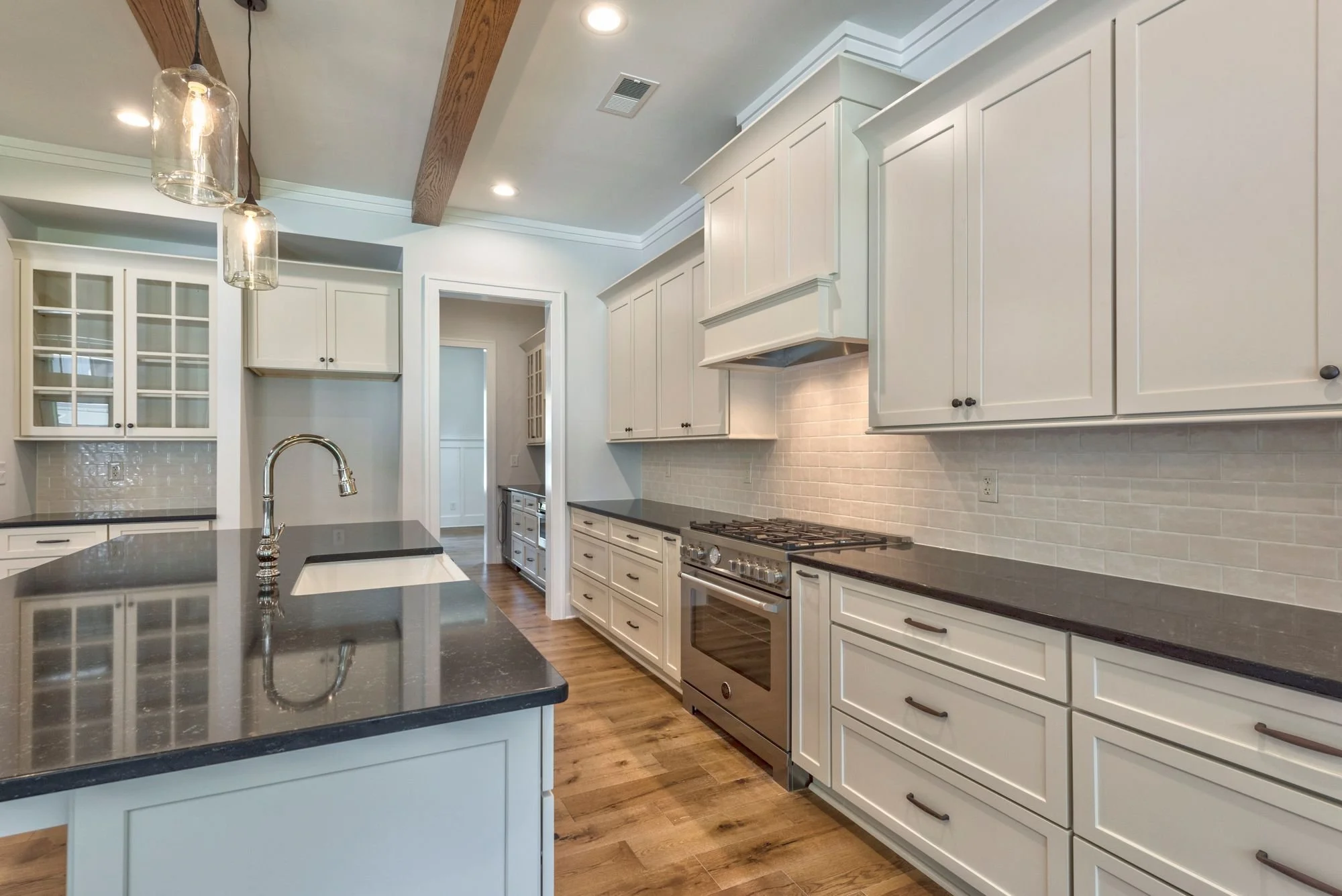 4 KITCHEN.jpeg