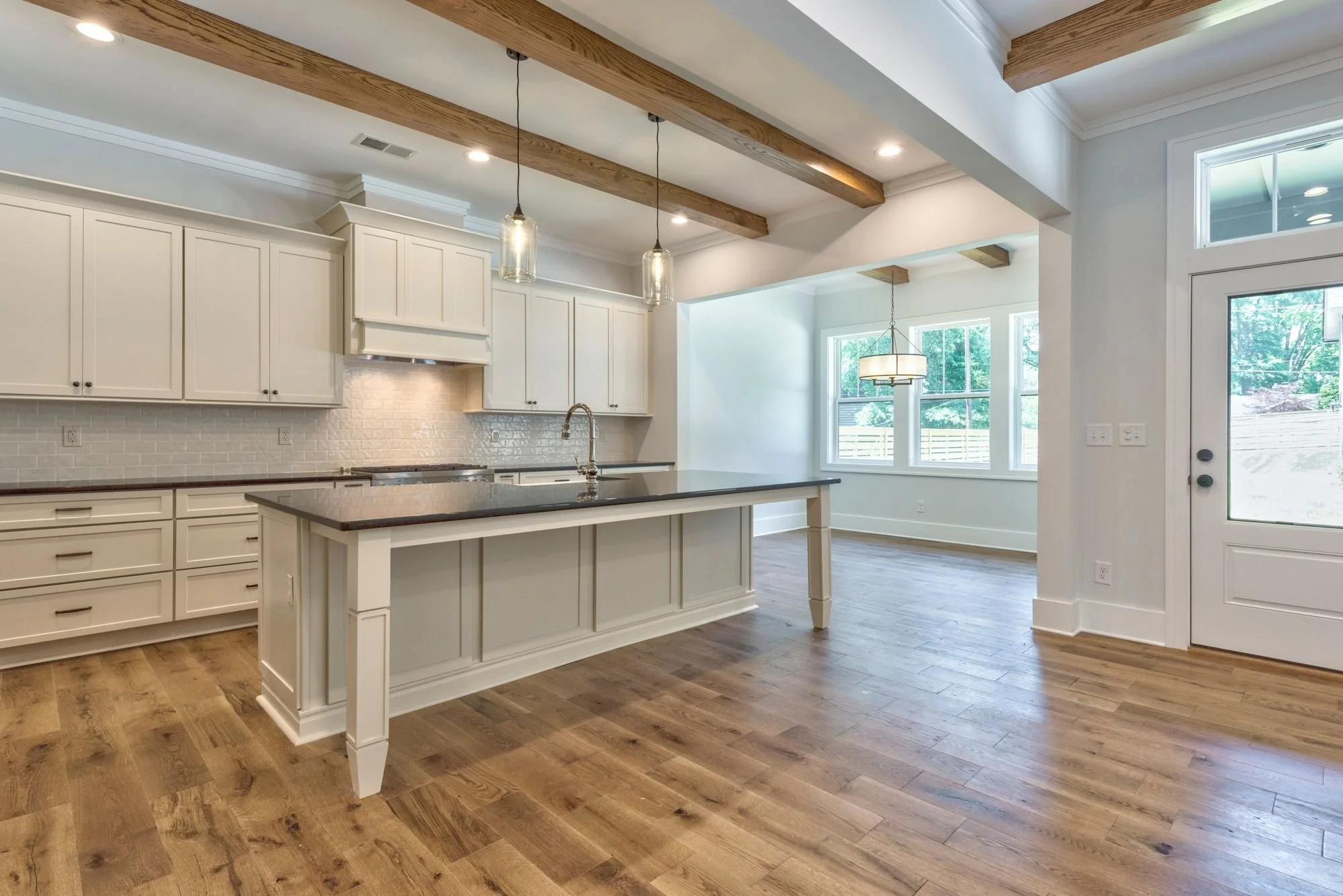 3 KITCHEN.jpeg