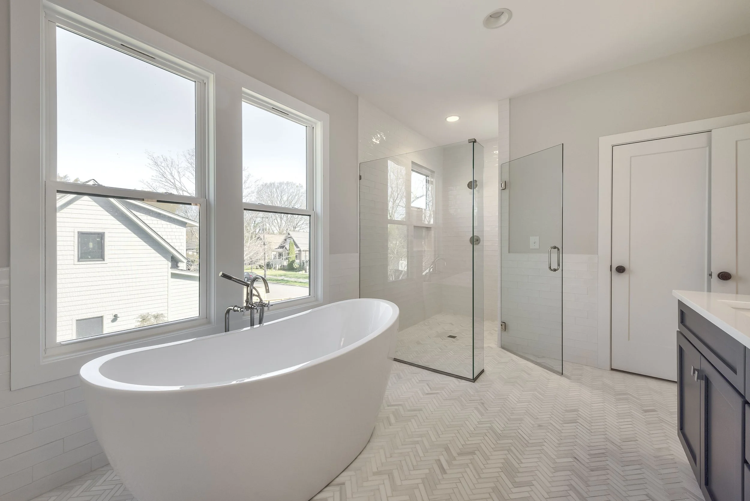 6 PRIM BATH.JPG