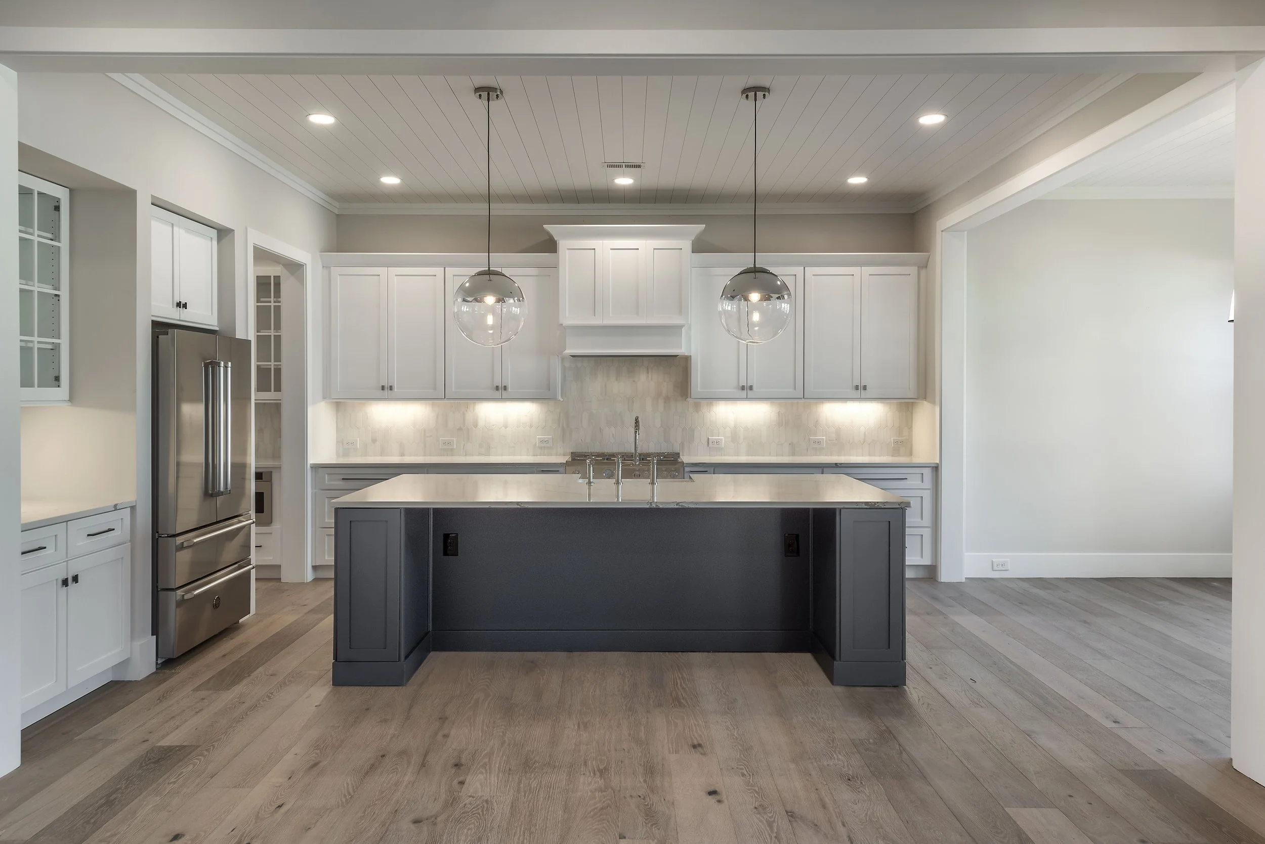 2 KITCHEN.JPG
