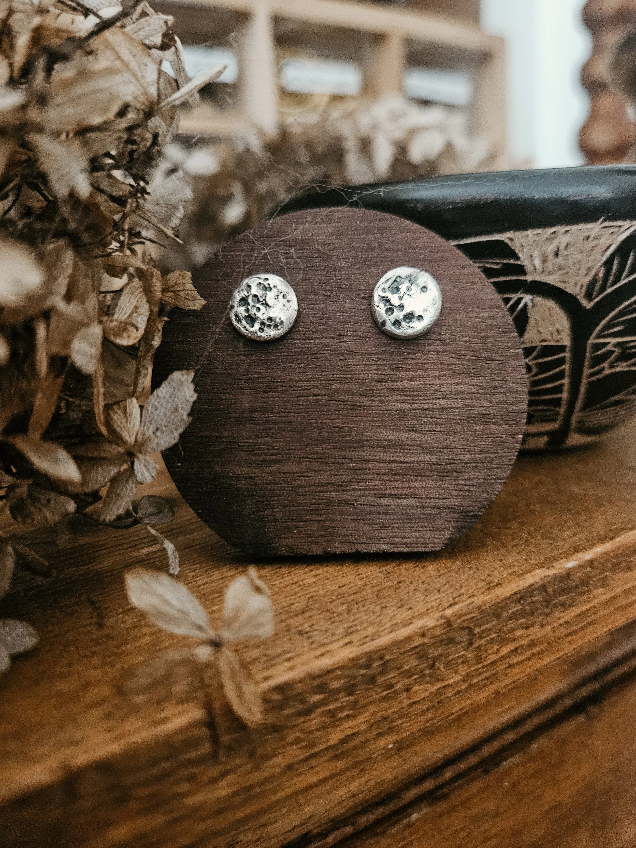 Howl at the Moon Studs