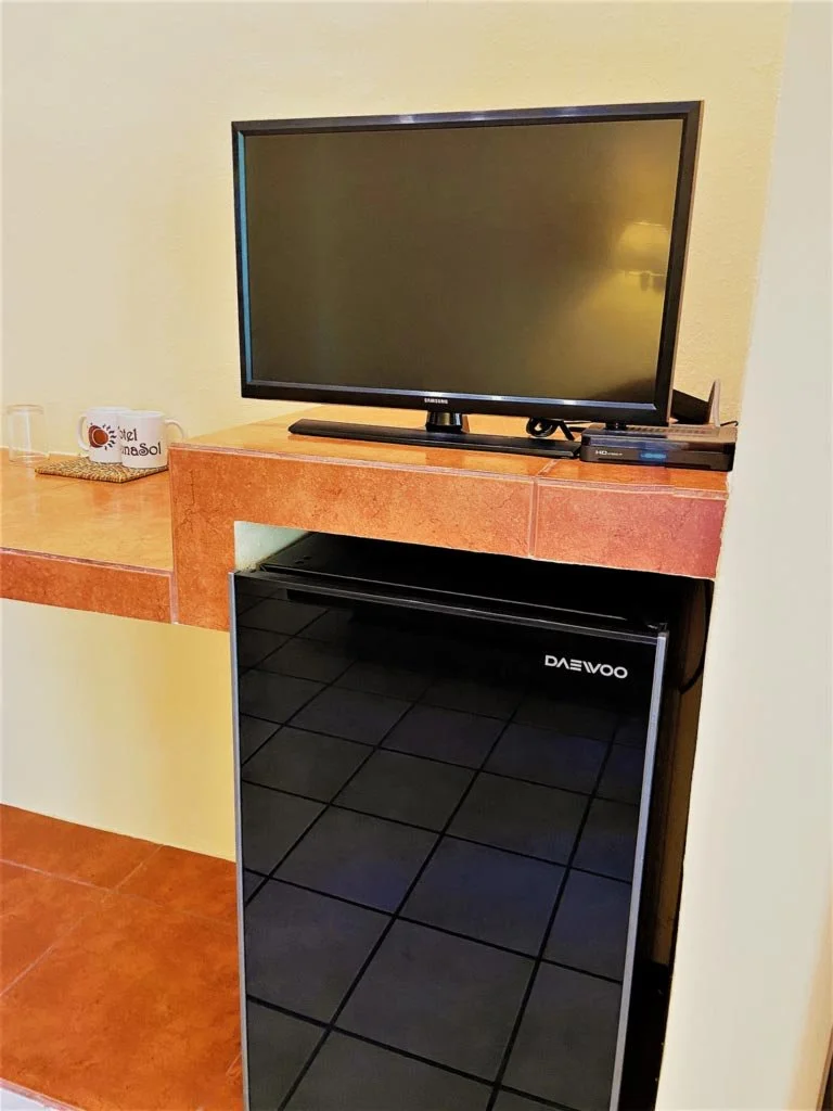 Hotel-LunaSol_Wifi-y-tv-con-cable_playa-del-carmen-768x1024-1.jpg