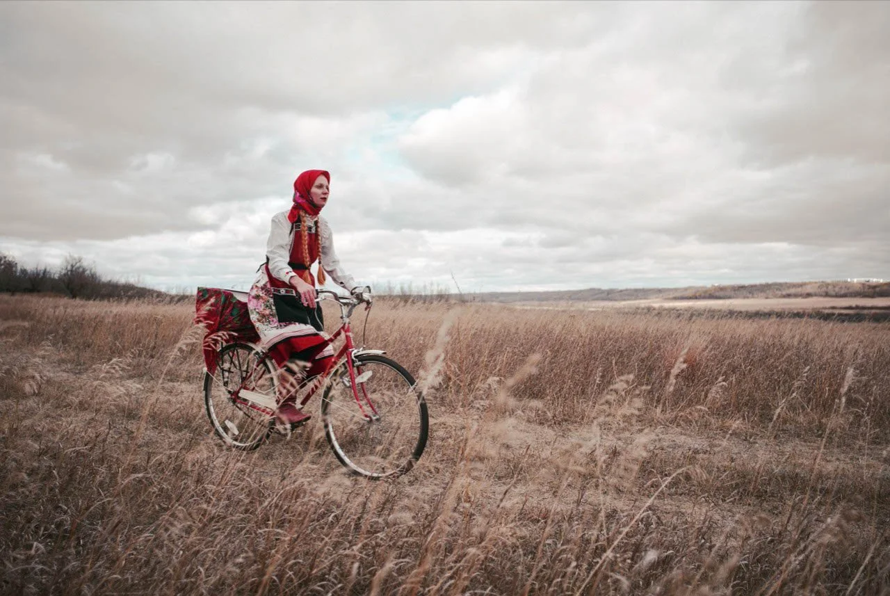 amalie-atkins_eve-on-bike_diamond-eye-assembly_2019 (3).jpg