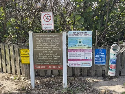 2nd_light_beach_sign2_72small_5793.jpg