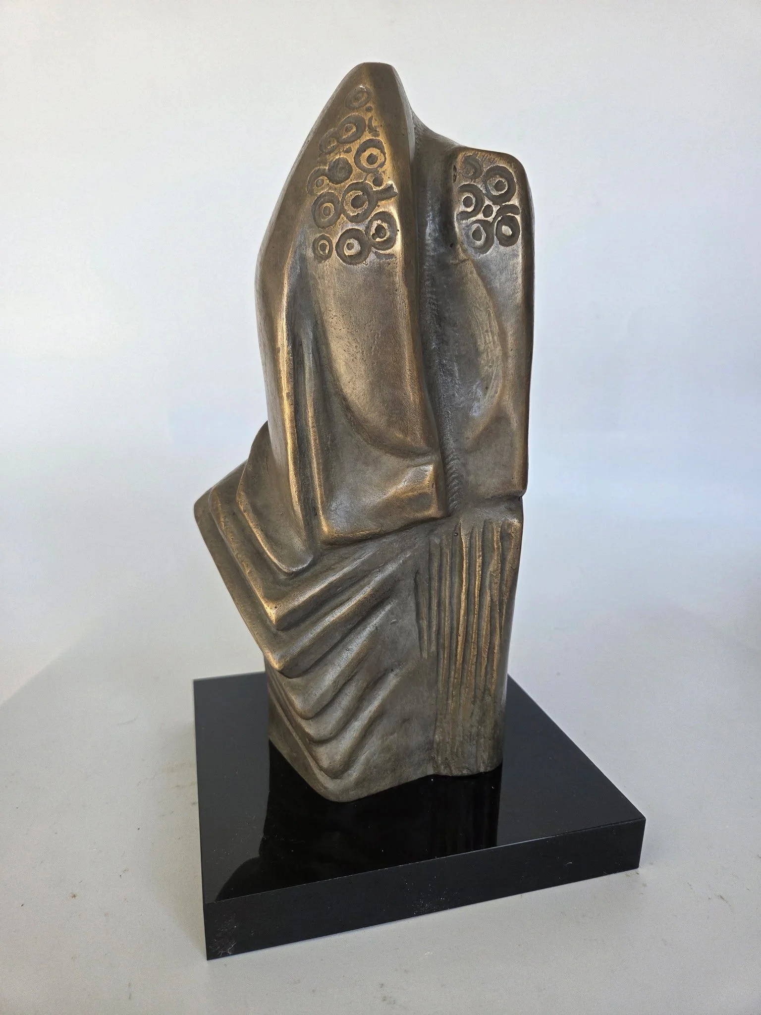 "DROPULL PORTRAIT" Traditional Albanian clothing has always been captivating to me. With every region having their own unique fabrics. This sculpture symbolizes the clothing of Dropull in Southern Albania and I've tried to capture their intricate pat