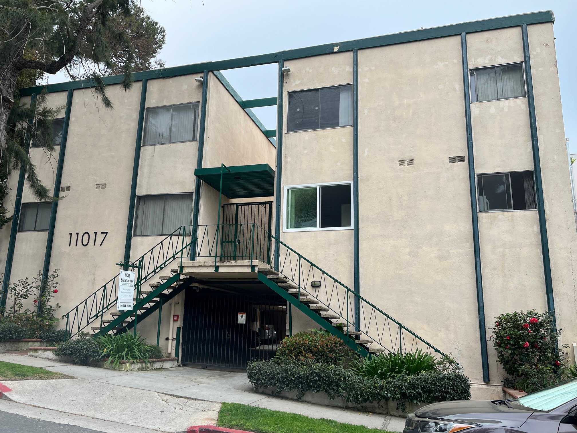 Unit 103 - large apt with full kitchen