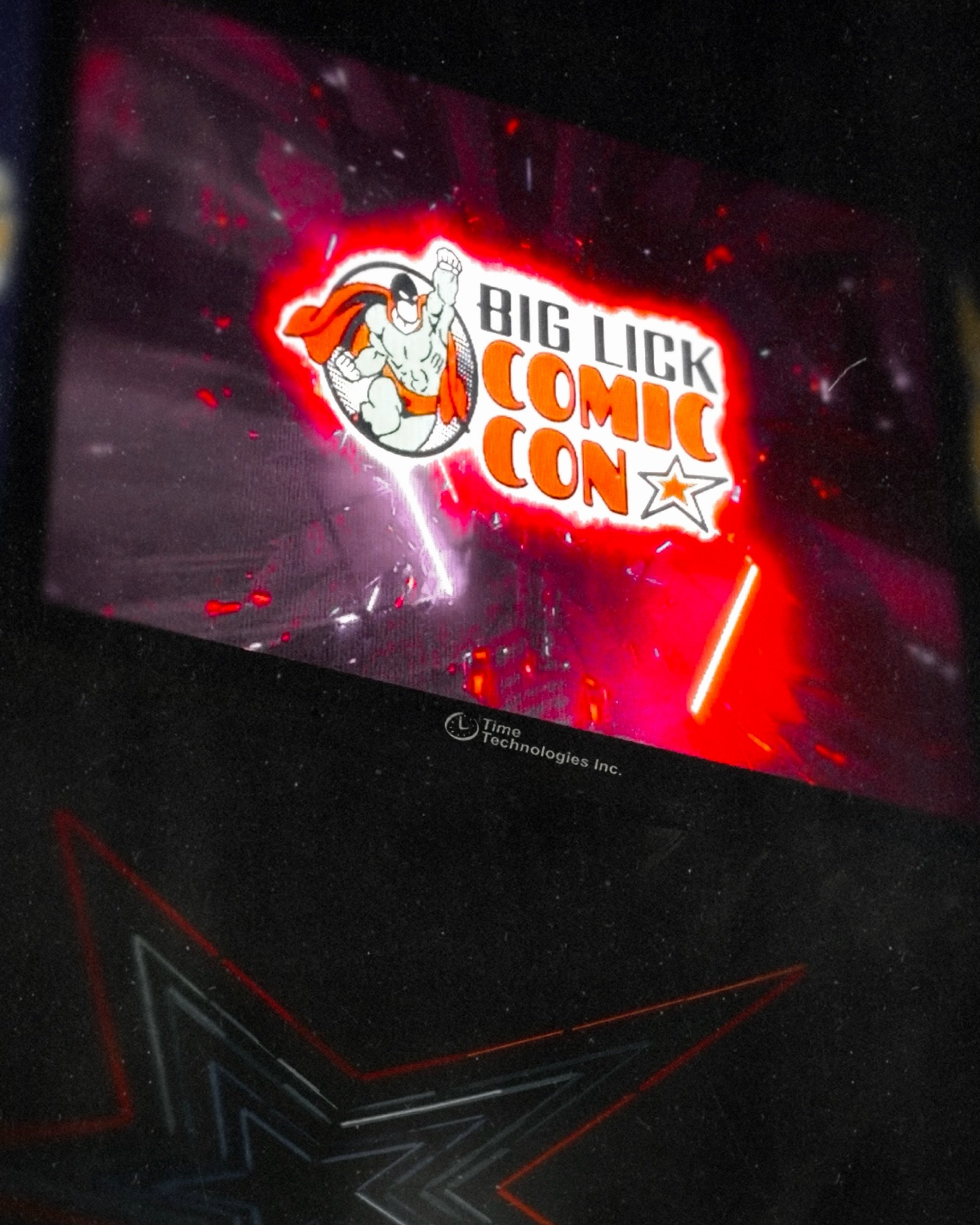A few moments from one hell of a weekend at @biglickcomiccon 🩸

First, to the House of GORE, thank you. For the help, the chaos, the laughs, the long days, and for standing beside me through all of it. GOREgeous wouldn&rsquo;t be what it is without 