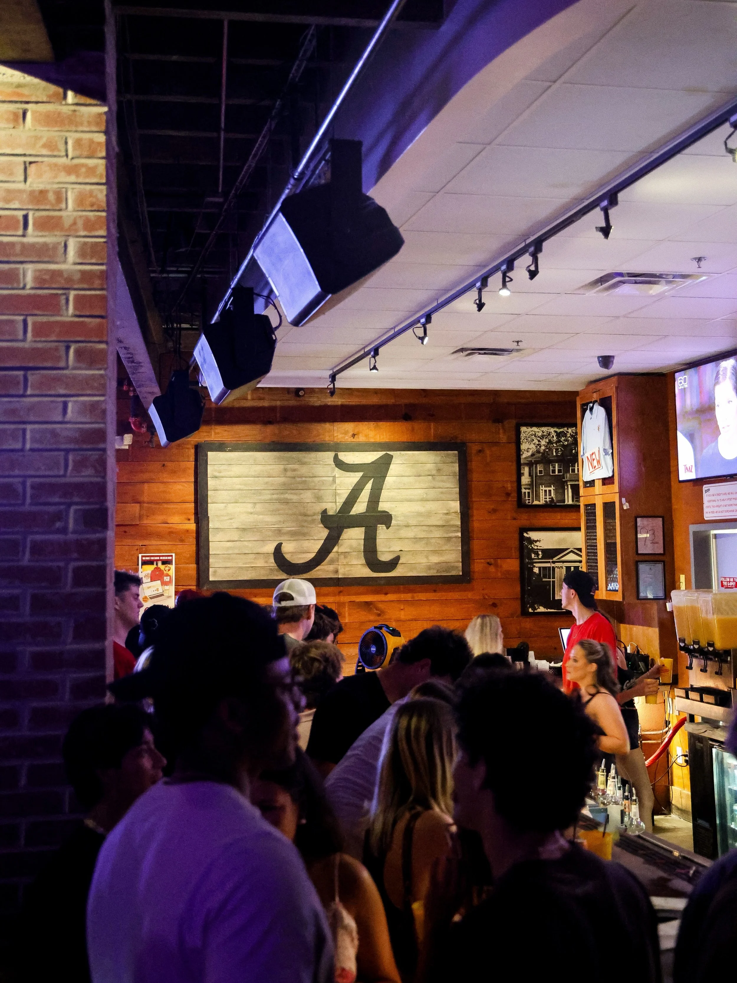 Tuesday shmoosday&hellip; it&rsquo;s never too early to get #yellowhammered 🙂&zwj;&harr;️ Doors at 6pm. $3 @happydad all day every day! 

Wine Wednesday | open 6pm
$5 wine bottles
NO COVER W/ UA ID 
@dj_camelcrush in the back!

Thursday | CLOSED FOR