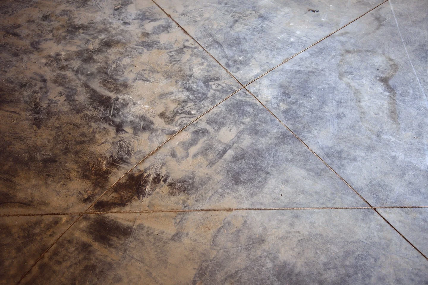 cb9b78bdd666bcea-floor.jpg