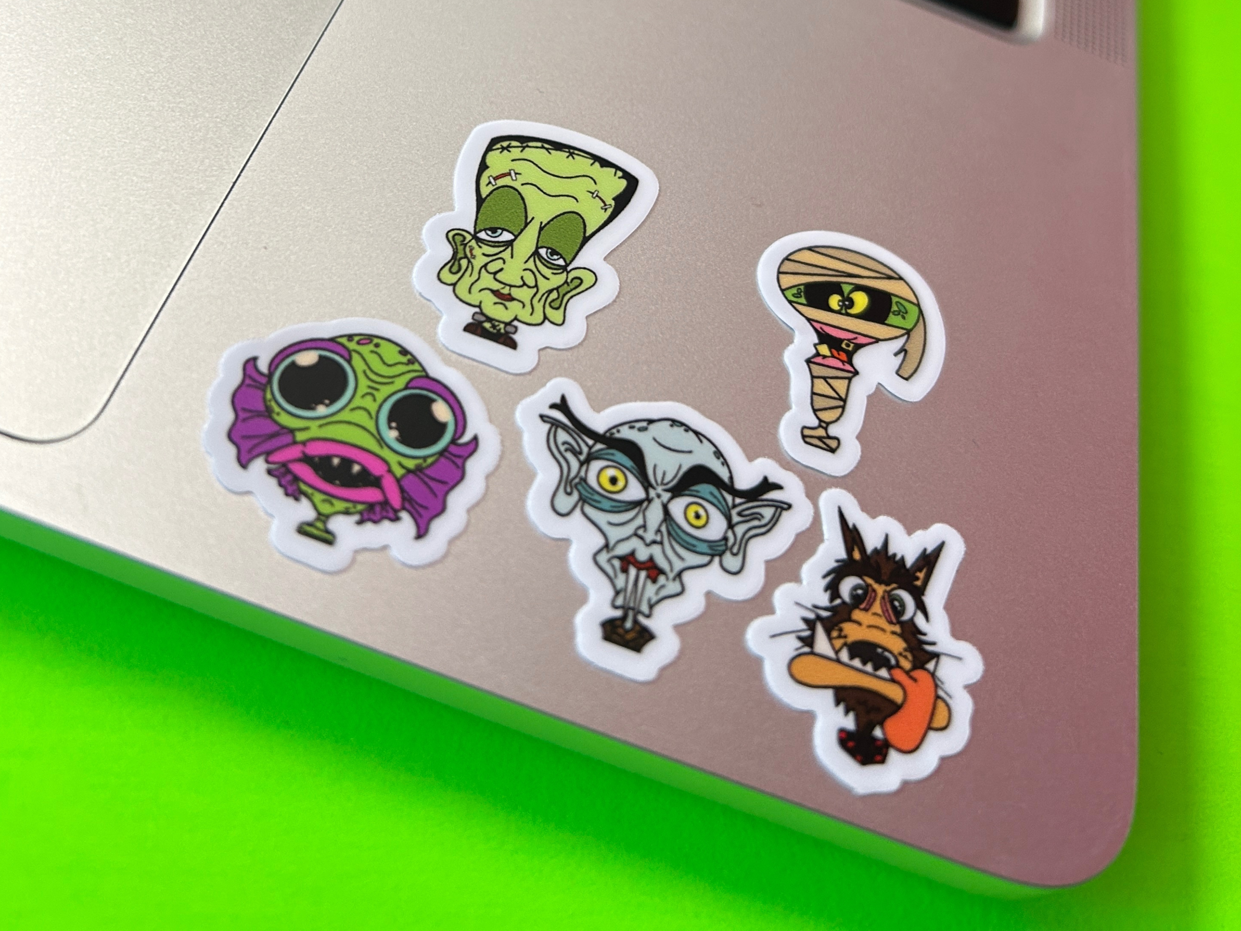 Minis on Laptop color.png