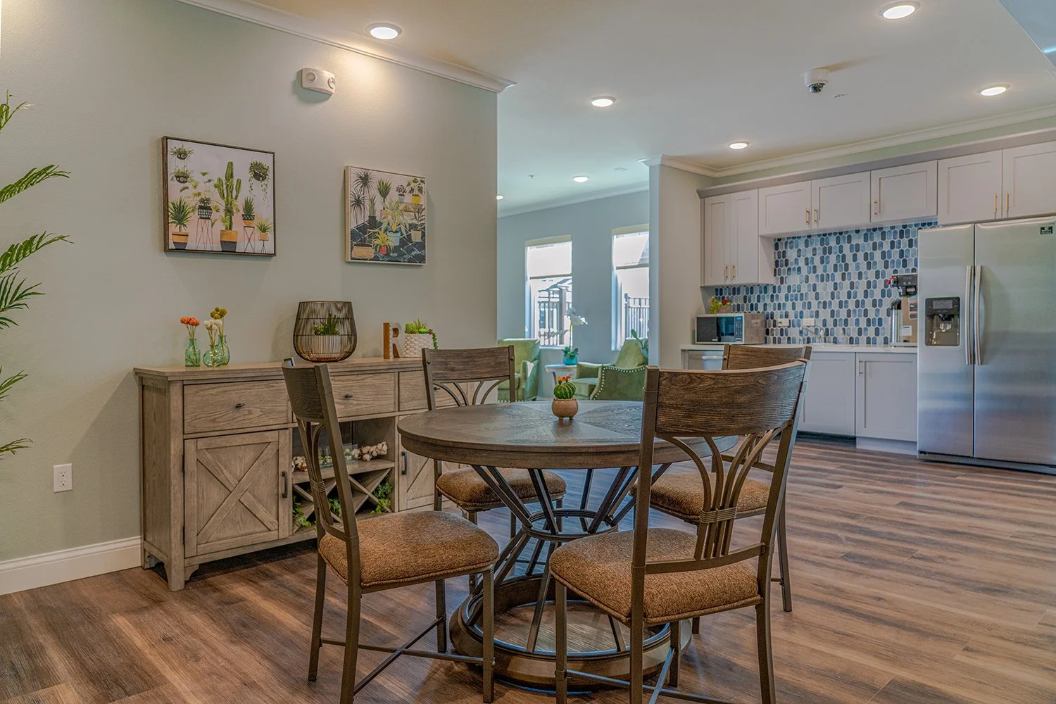 Dining nook in Turtle Creek Resident clubhouse with open concept leading to lounge area with tv and state-of-the-art community kitchen.