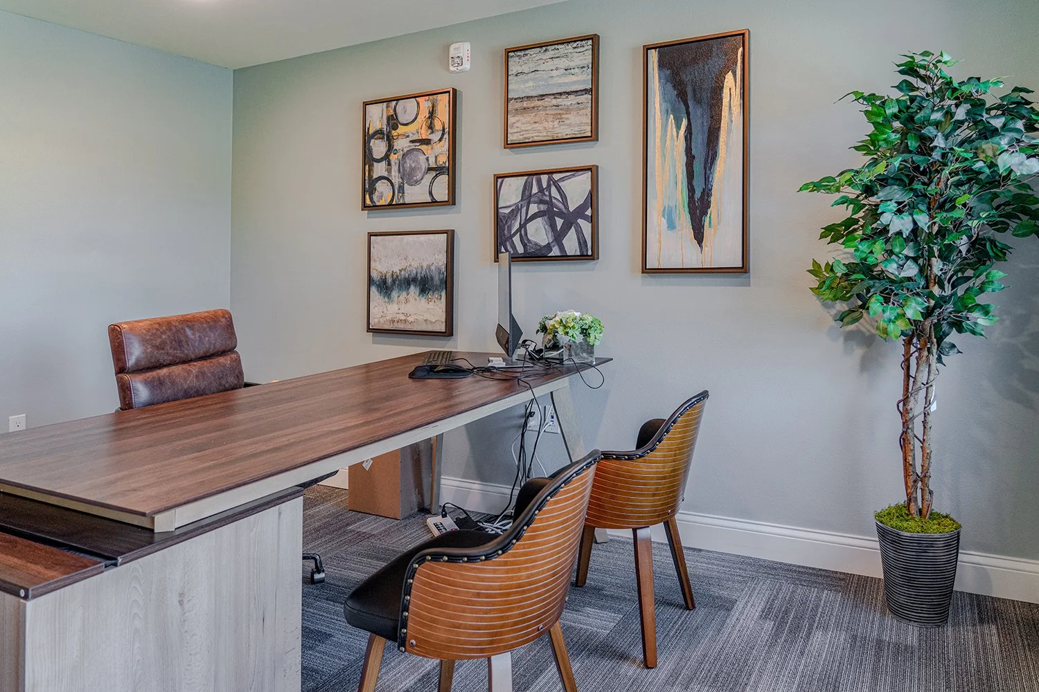 Leasing Office at Turtle Creek with Plank flooring and welcoming atmosphere for a pleasant leasing and resident experience. 