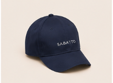 Gorra azul con la palabra 'SABATTO' bordada en blanco en la parte frontal