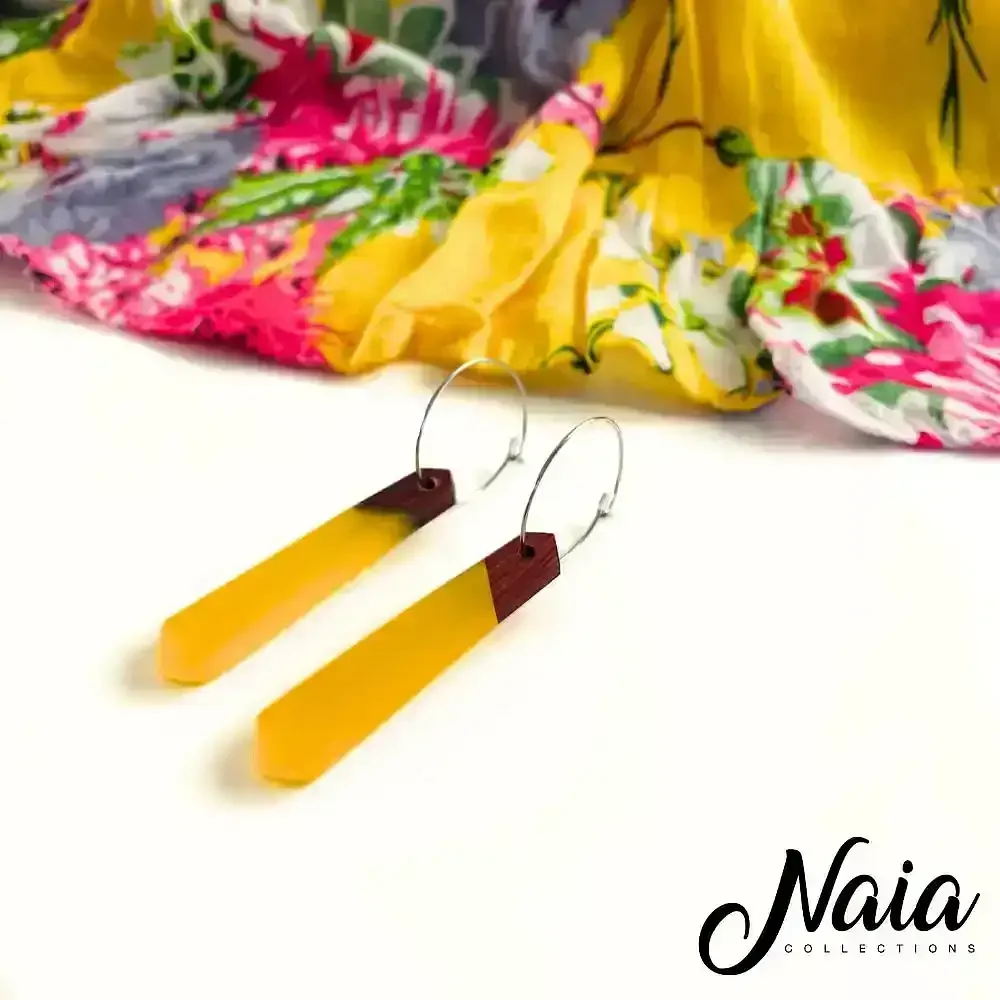 Wood-and-resin-earrings-4.webp