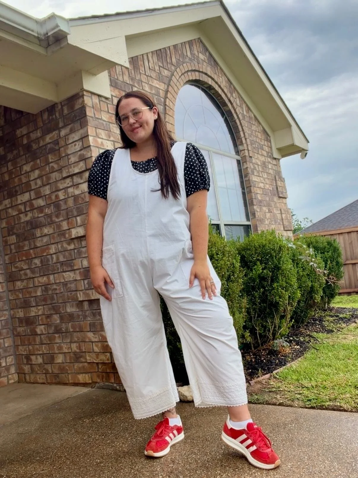Happy release day to the Jitterbug Jumpsuit by @threadandsprout! This was such a fun, quick sew, and I truly enjoyed pattern testing it!

I made an XL for this version using a thrifted sheet, and I was able to keep the original lace edge as the hem&m