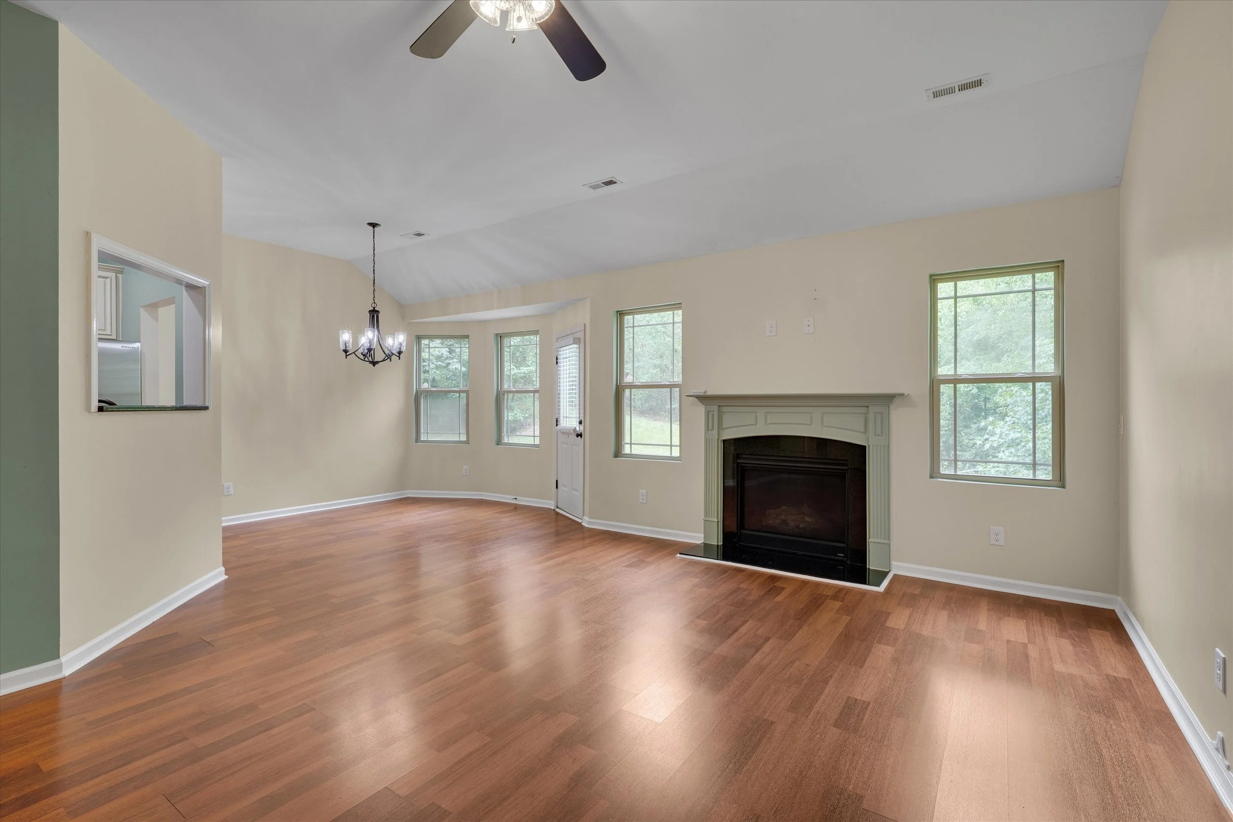 09-216 Truss Way-9.jpg