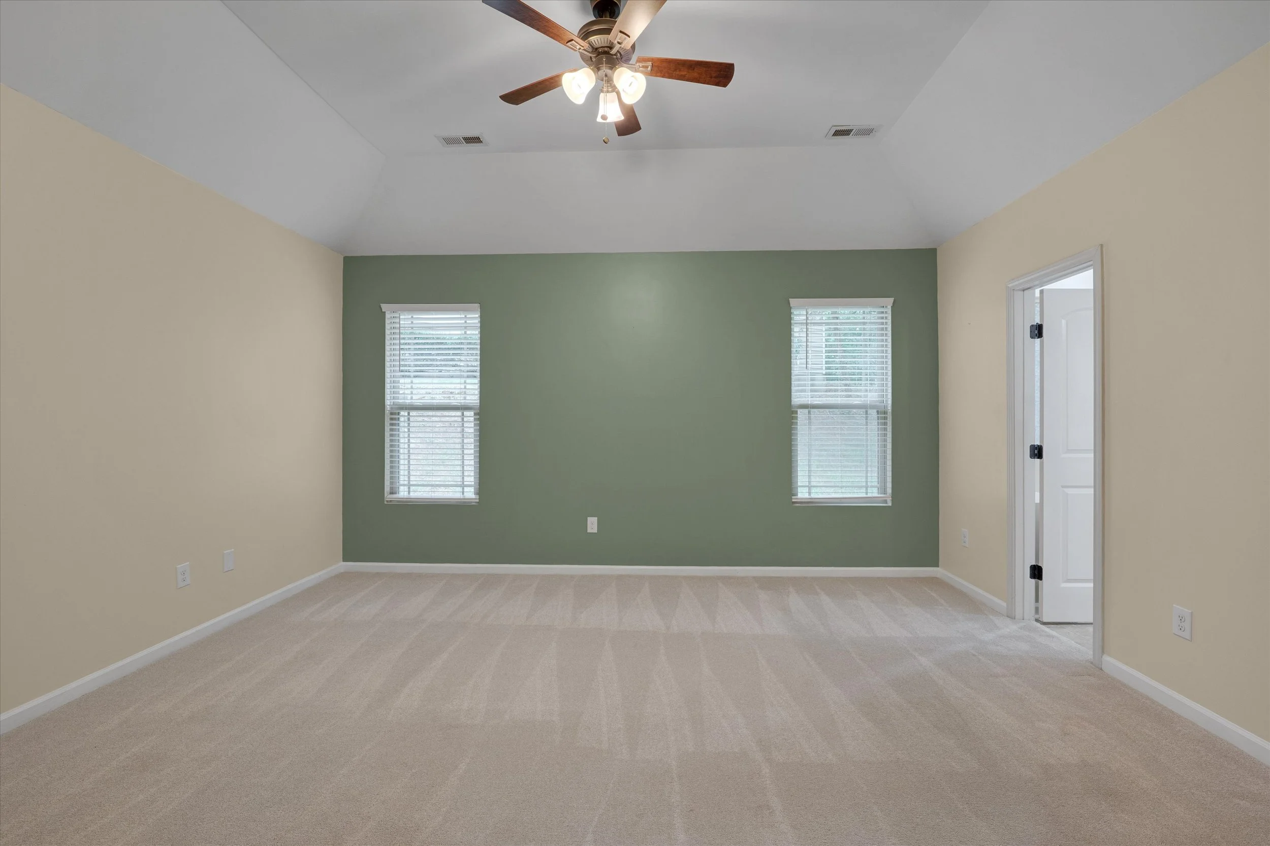 15-216 Truss Way-15.jpg
