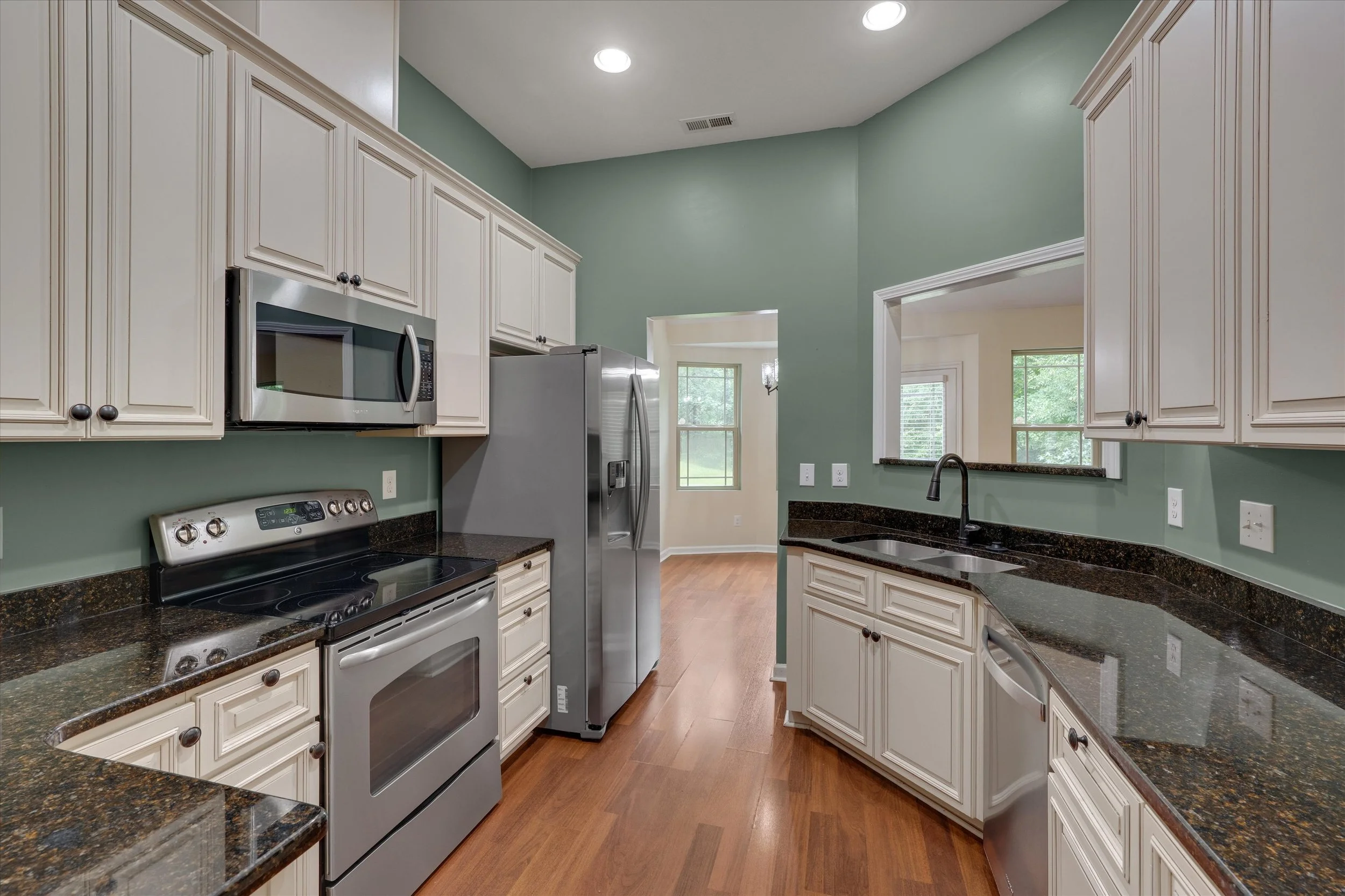 14-216 Truss Way-14.jpg
