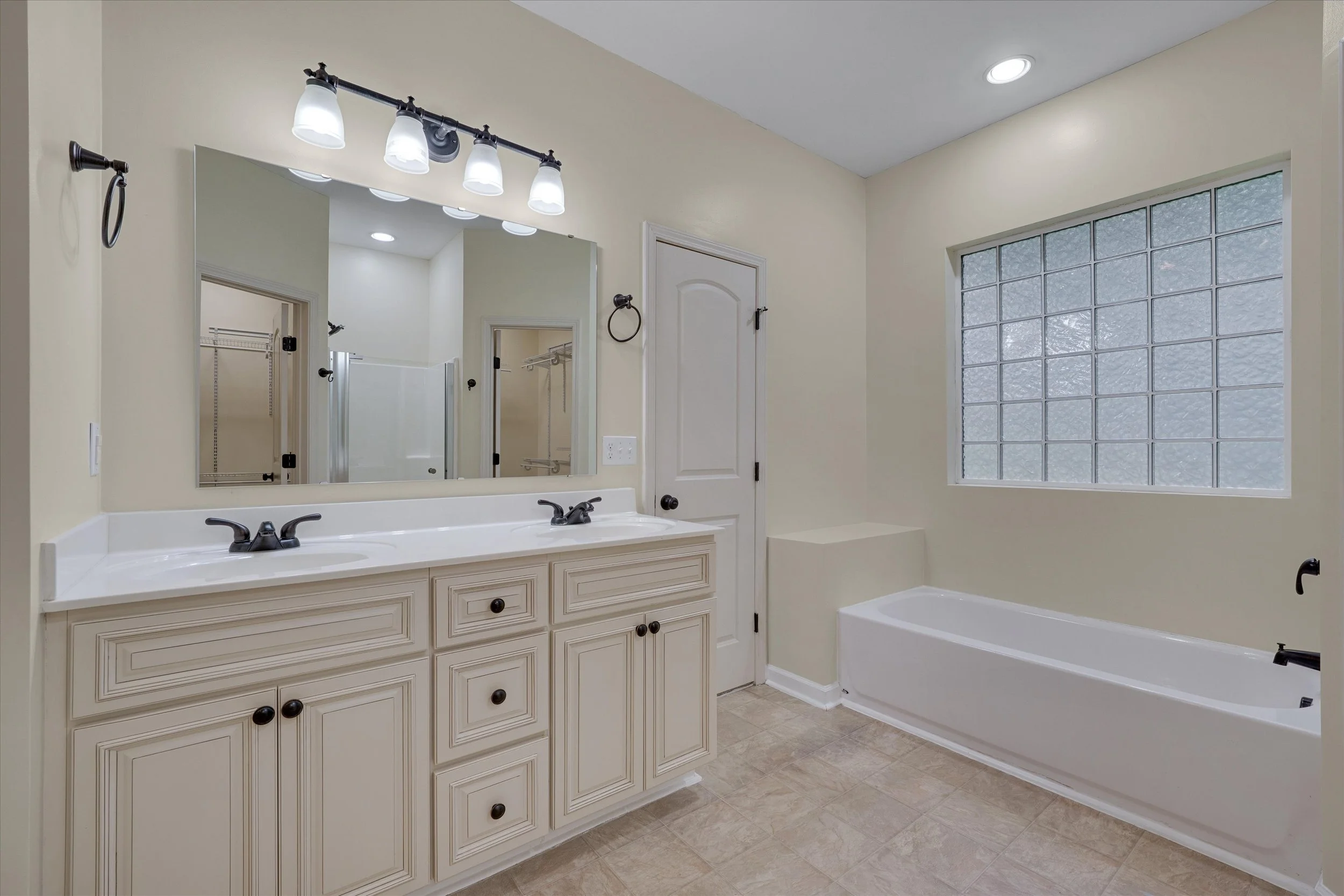 17-216 Truss Way-17.jpg