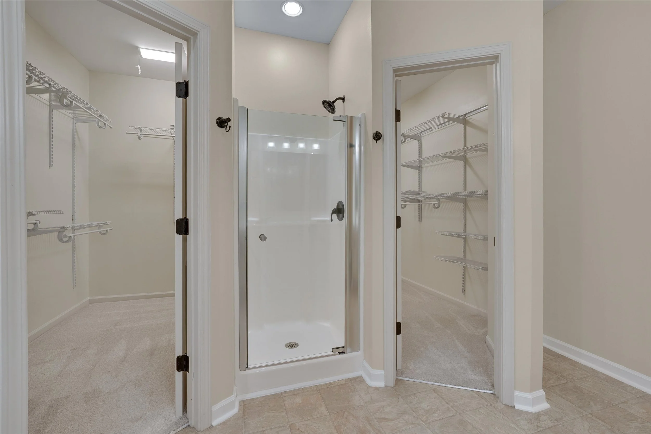 18-216 Truss Way-18.jpg