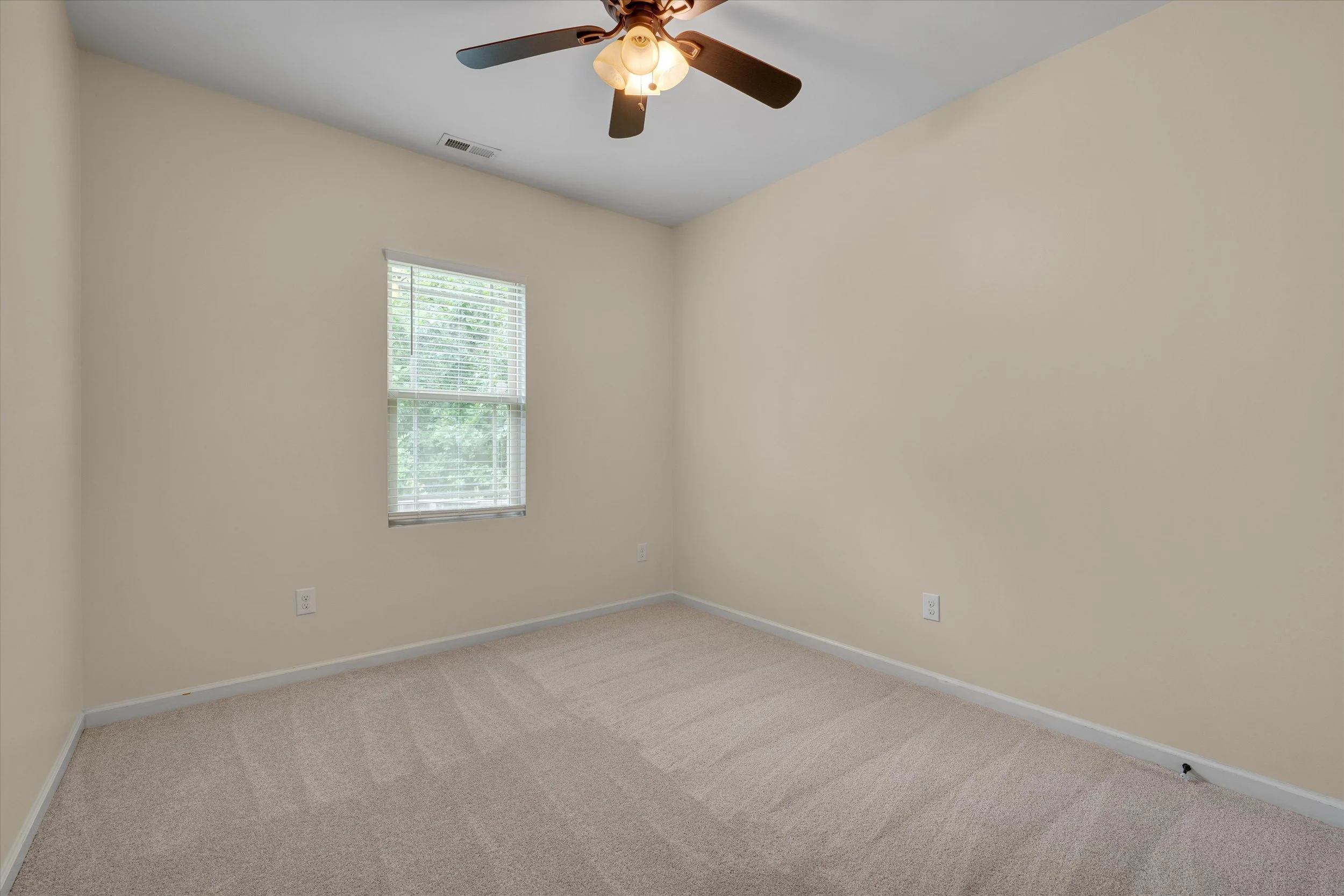 23-216 Truss Way-23.jpg