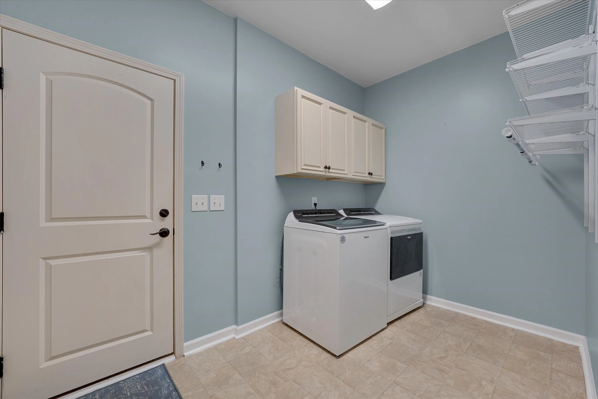 25-216 Truss Way-25.jpg