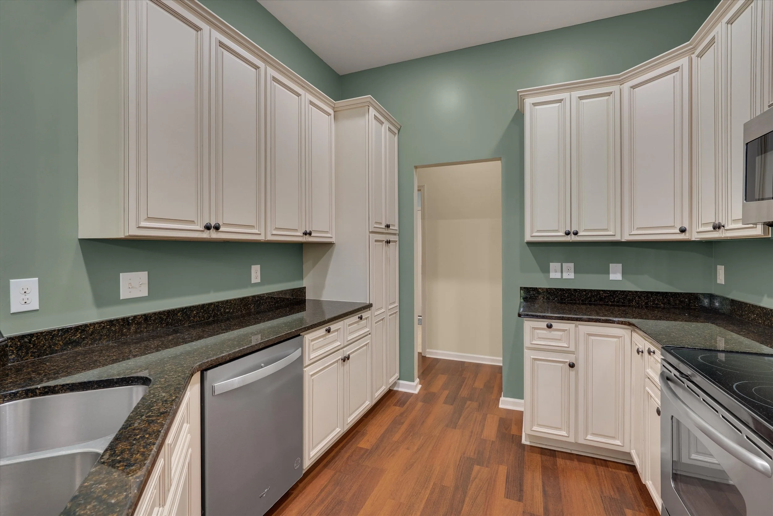 13-216 Truss Way-13.jpg