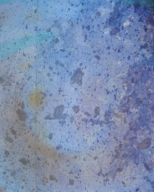Image of petroleum traces on the water