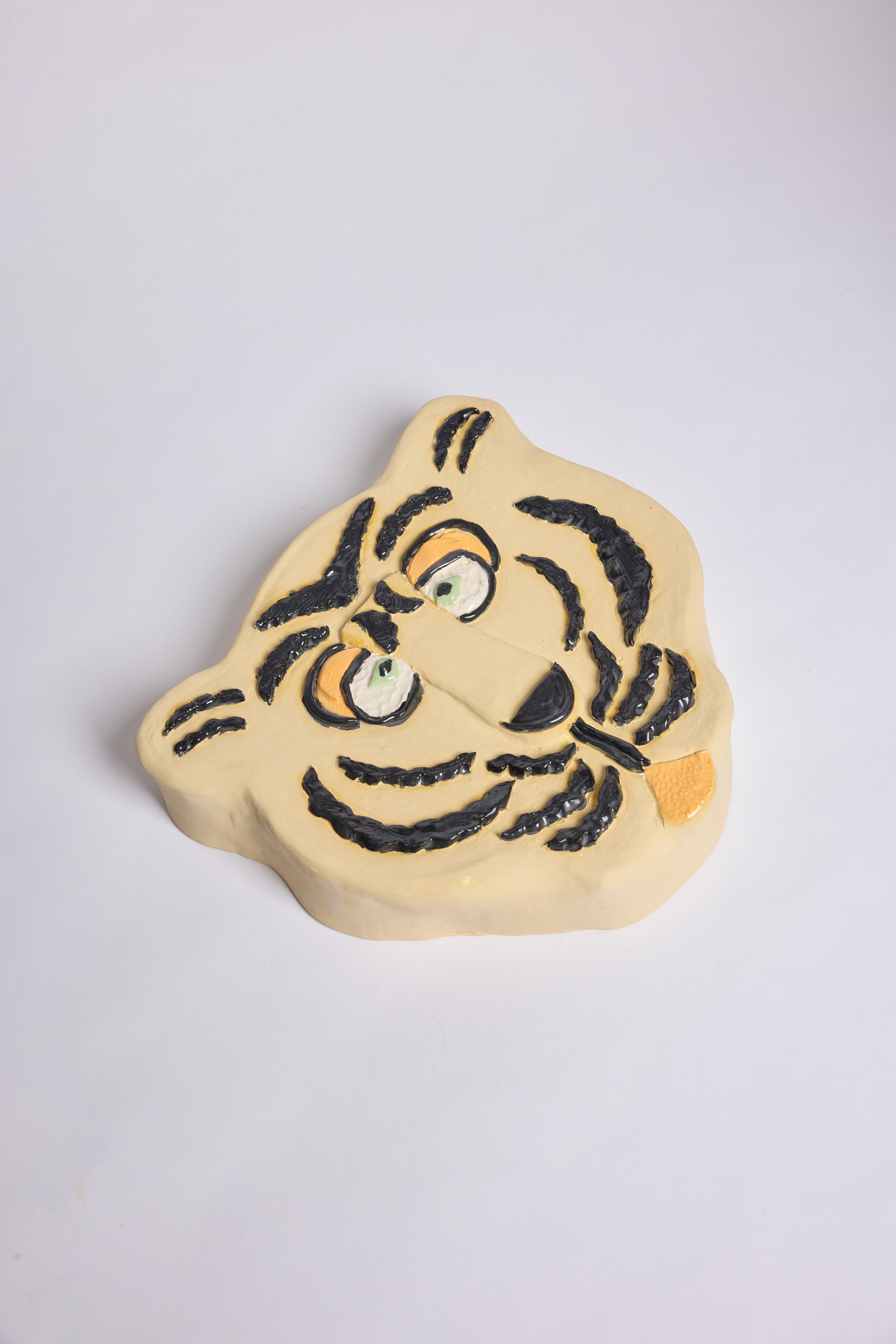 A Real Tiger In The Bedroom 
6×26×25cm