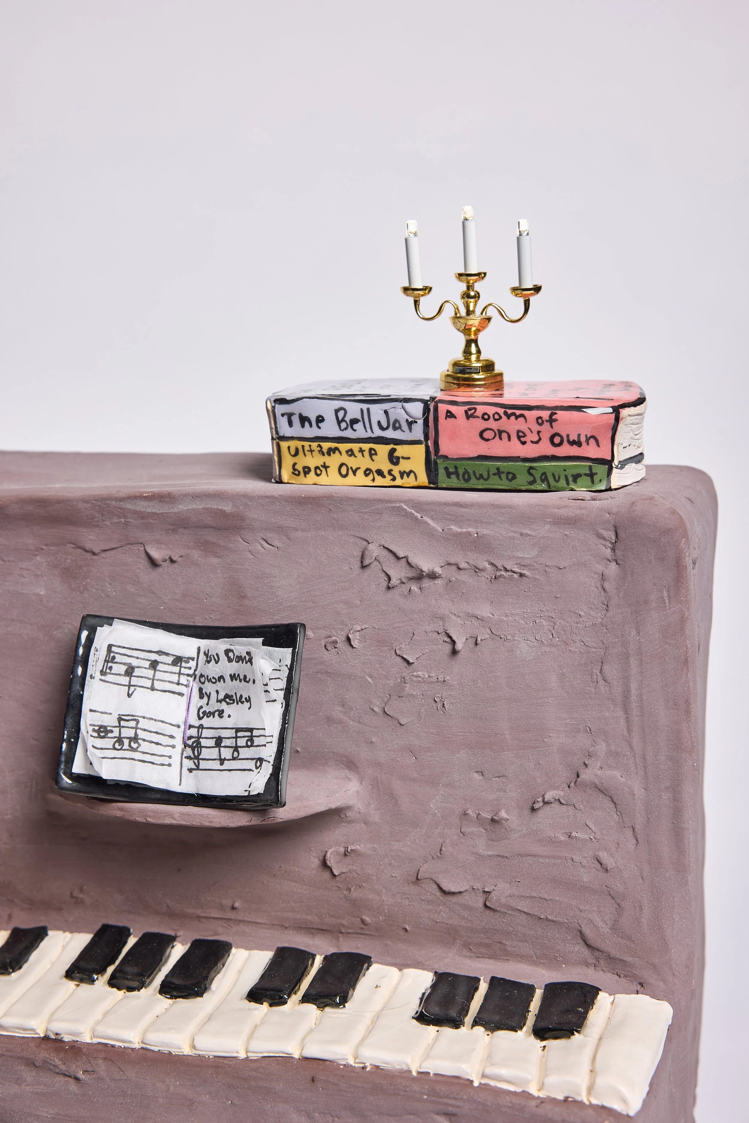 You Don't Own Me
36×28×16cm