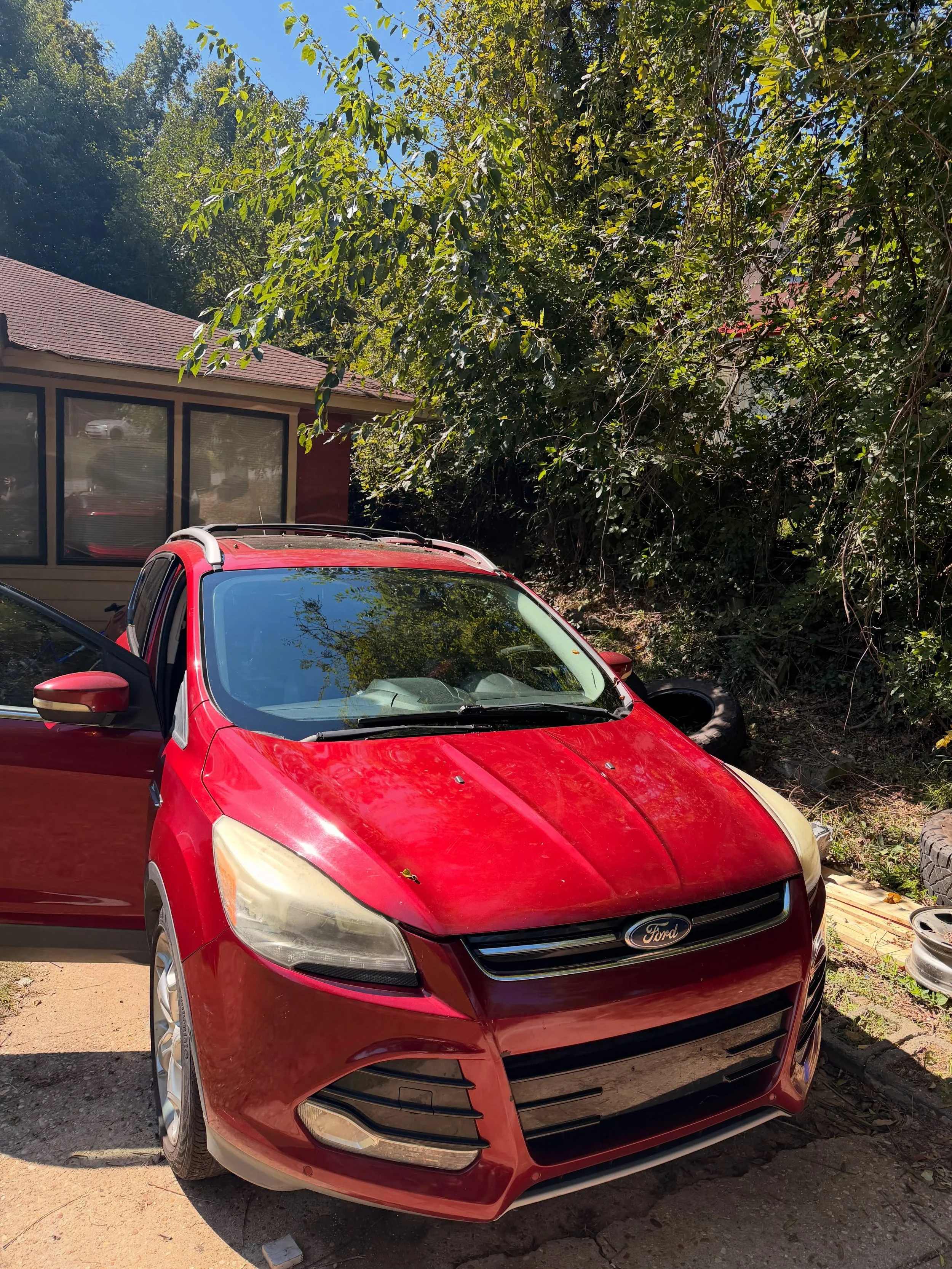 This one was FUN! 🤠💗

I love doing these windshields because they come with fresh new moldings! 😍

But the story behind this one was WILD 🤣

Apparently, big brother has a thing for mama&rsquo;s keys and managed to lock his baby brother inside the