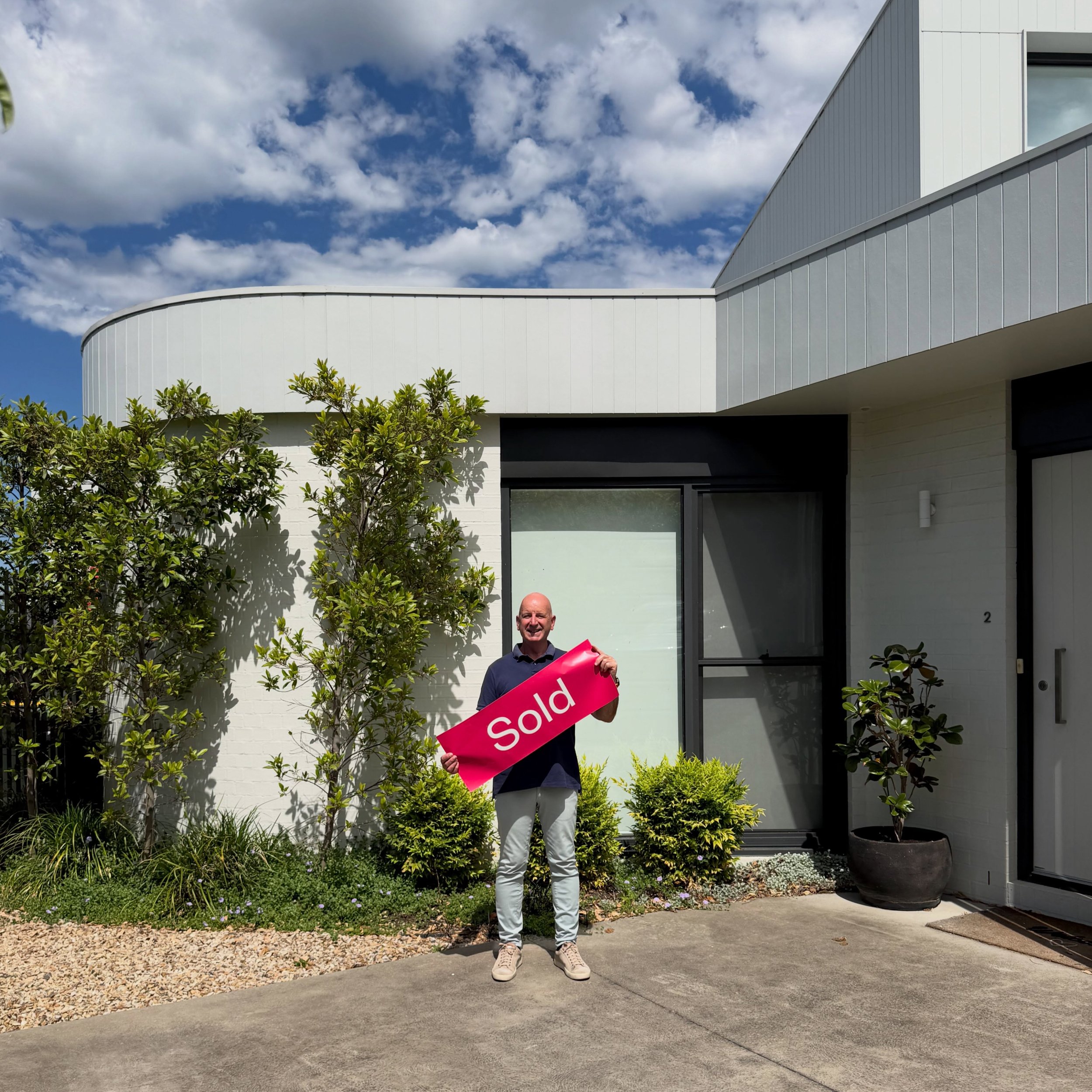 BOUGHT || 2/13 Vista Road. Another chapter begins for this architecturally designed home. Positioned in this quiet tree lined street surrounded by parkland, the quality built residence offered a wonderful opportunity for clients moving from interstat