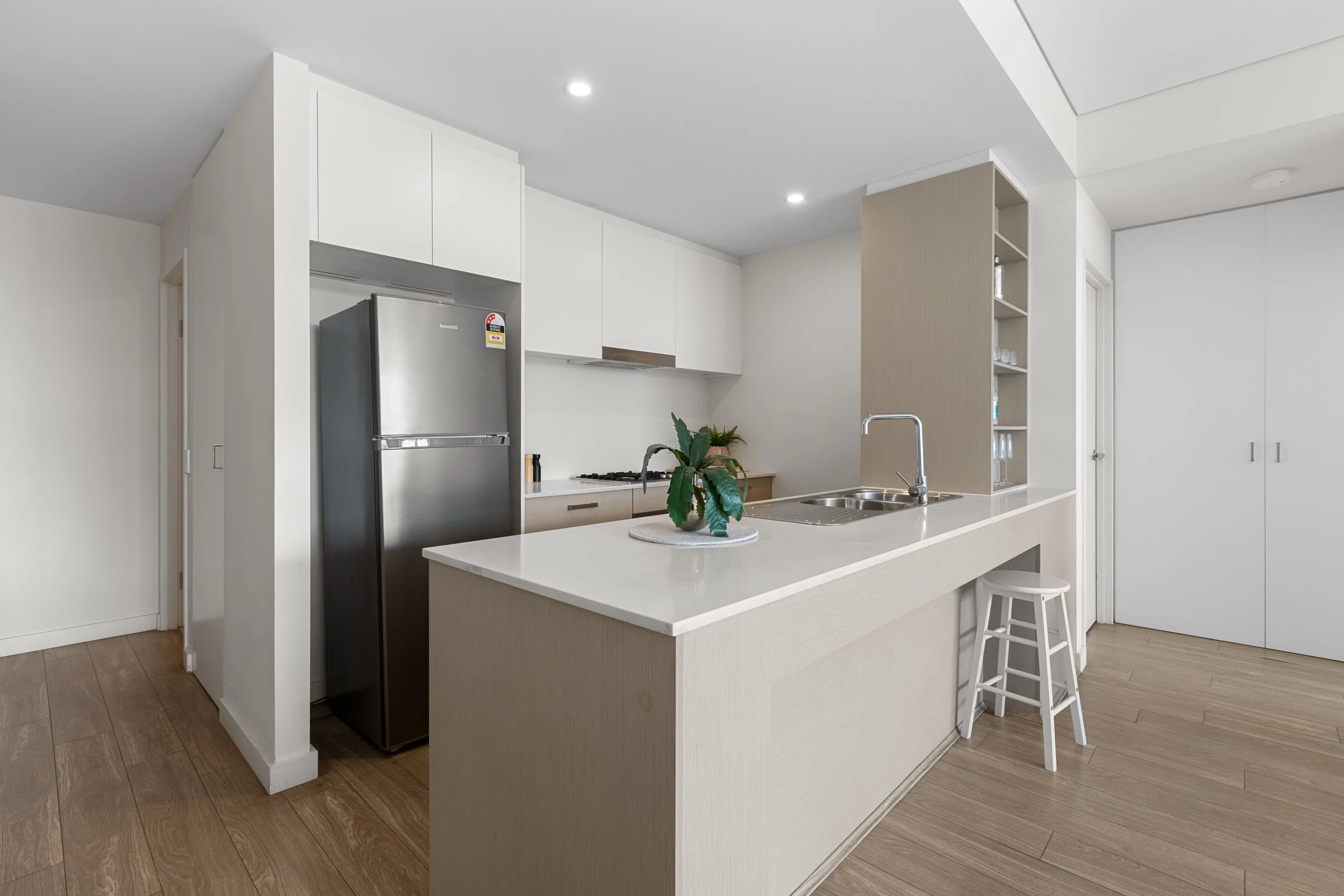 4. Kitchen 2.JPG