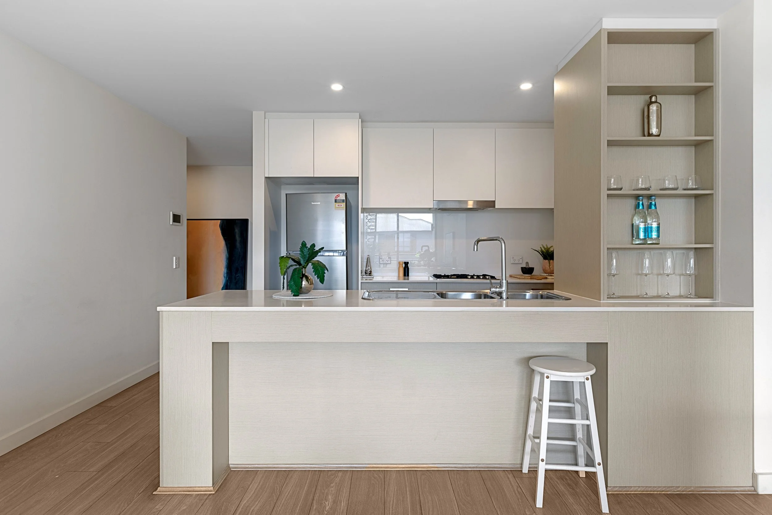 3. Kitchen 1.JPG