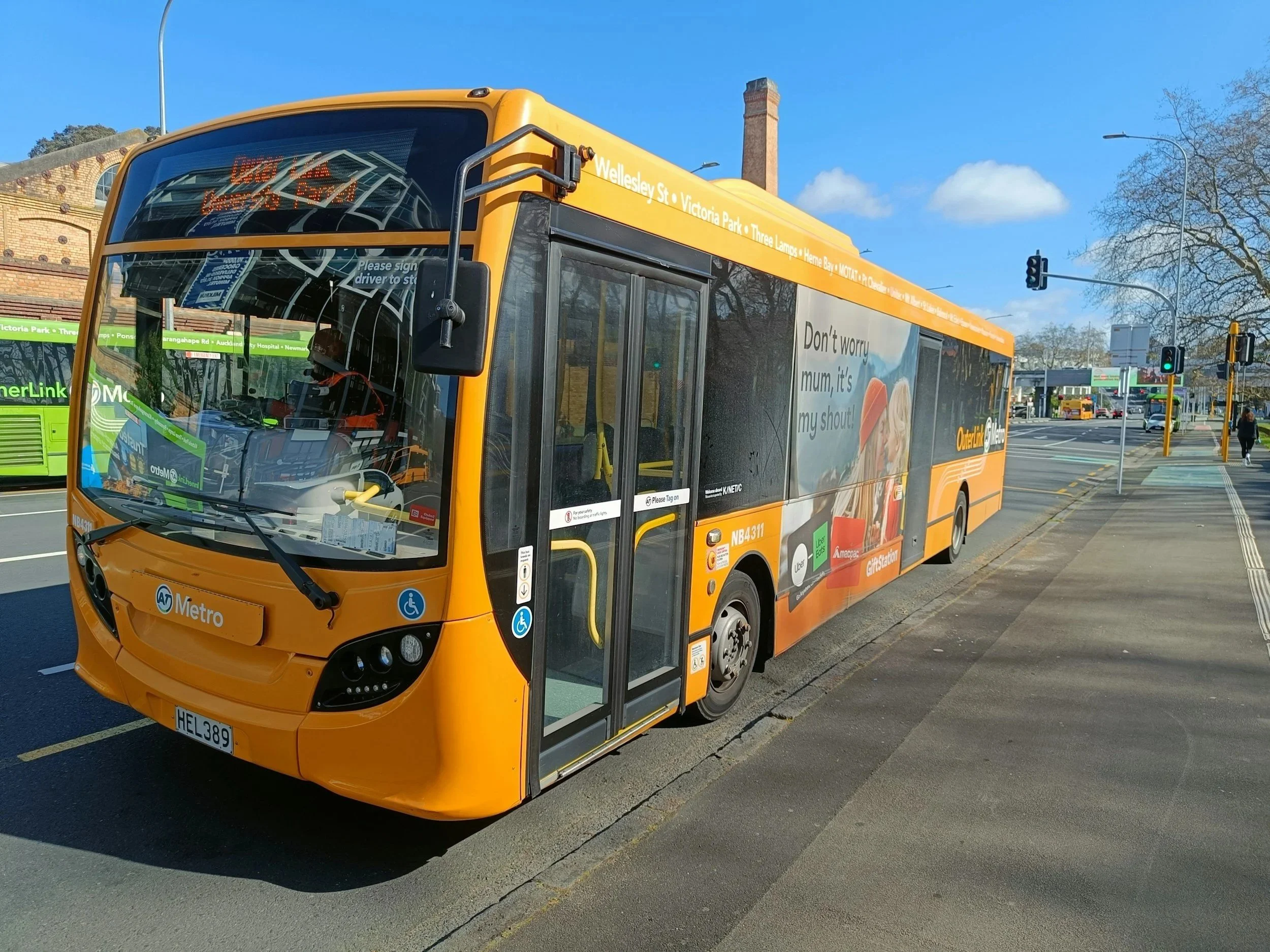 

Auckland City has 3 major link buses that circle the same route daily. They are colour coded for easy recognition. The city link is RED, the inner link is GREEN and the outer link is ORANGE. The city and inner link buses stop 100m away from the hot