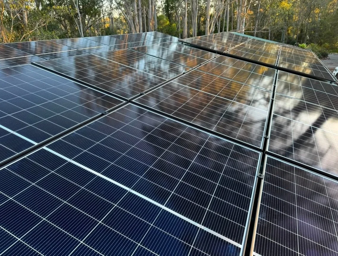 ☀️Solar Job - East Seaham ☀️

⚡️12.8kWp / 9.72kW solar system.
⚡️Trina Solar Panels.
⚡️Enphase Micro Inverters.
⚡️Solar Distribution Board.
⚡️Clenergy Racking System.
⚡️Production + Consumption monitoring.

Today we commissioned another solar system 
