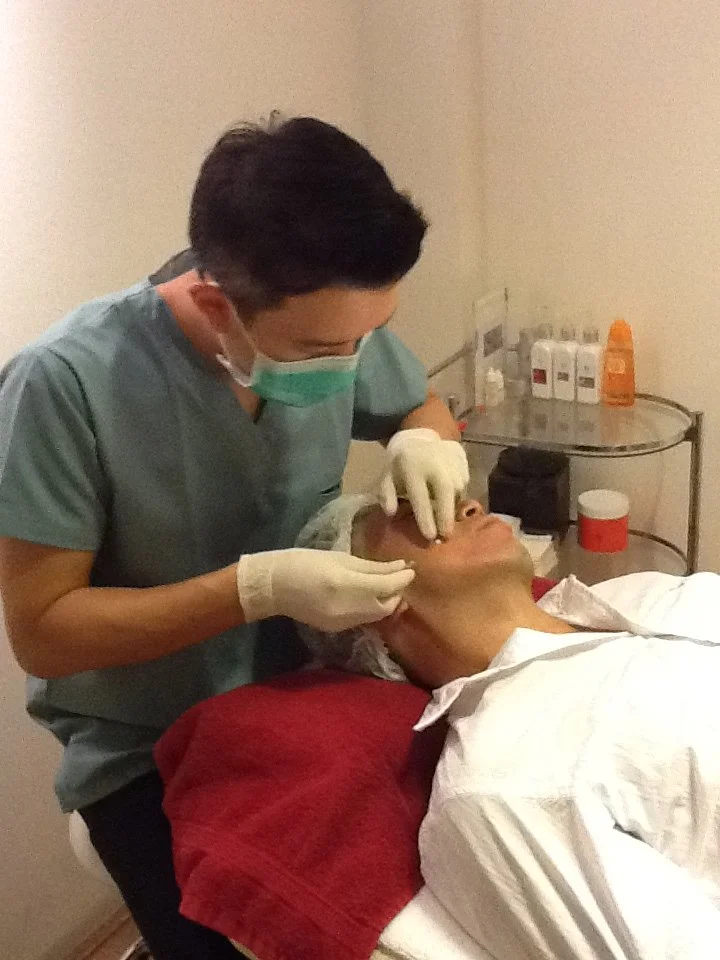 Doctor performing a PDO mono thread lift treatment on a patient's face at Ponsarin Clinic in Chiang Mai, Thailand.