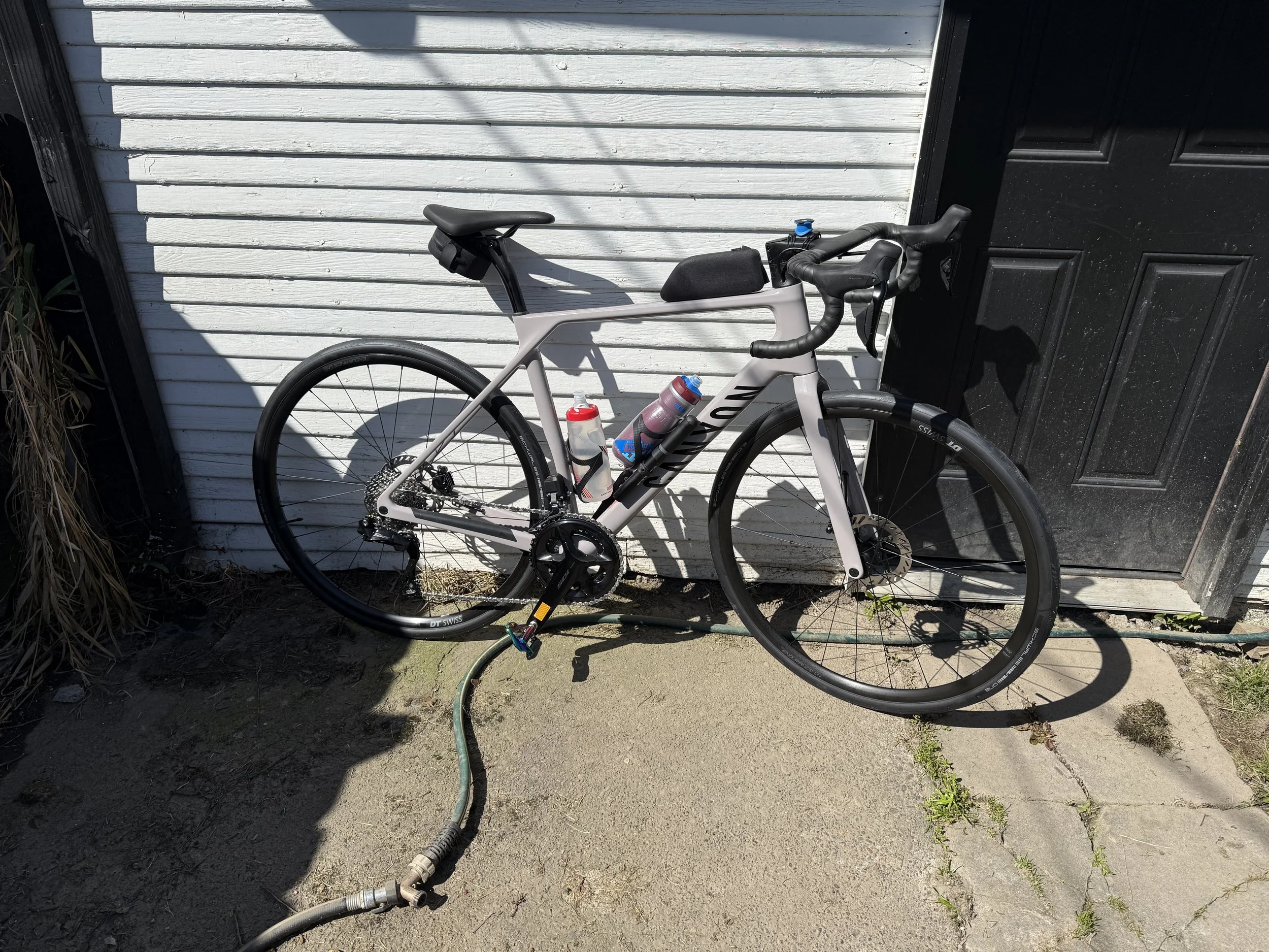 New road bike, 2026 Canyon with fancy 105 Di2 electronic shifting, ready for some road rides!