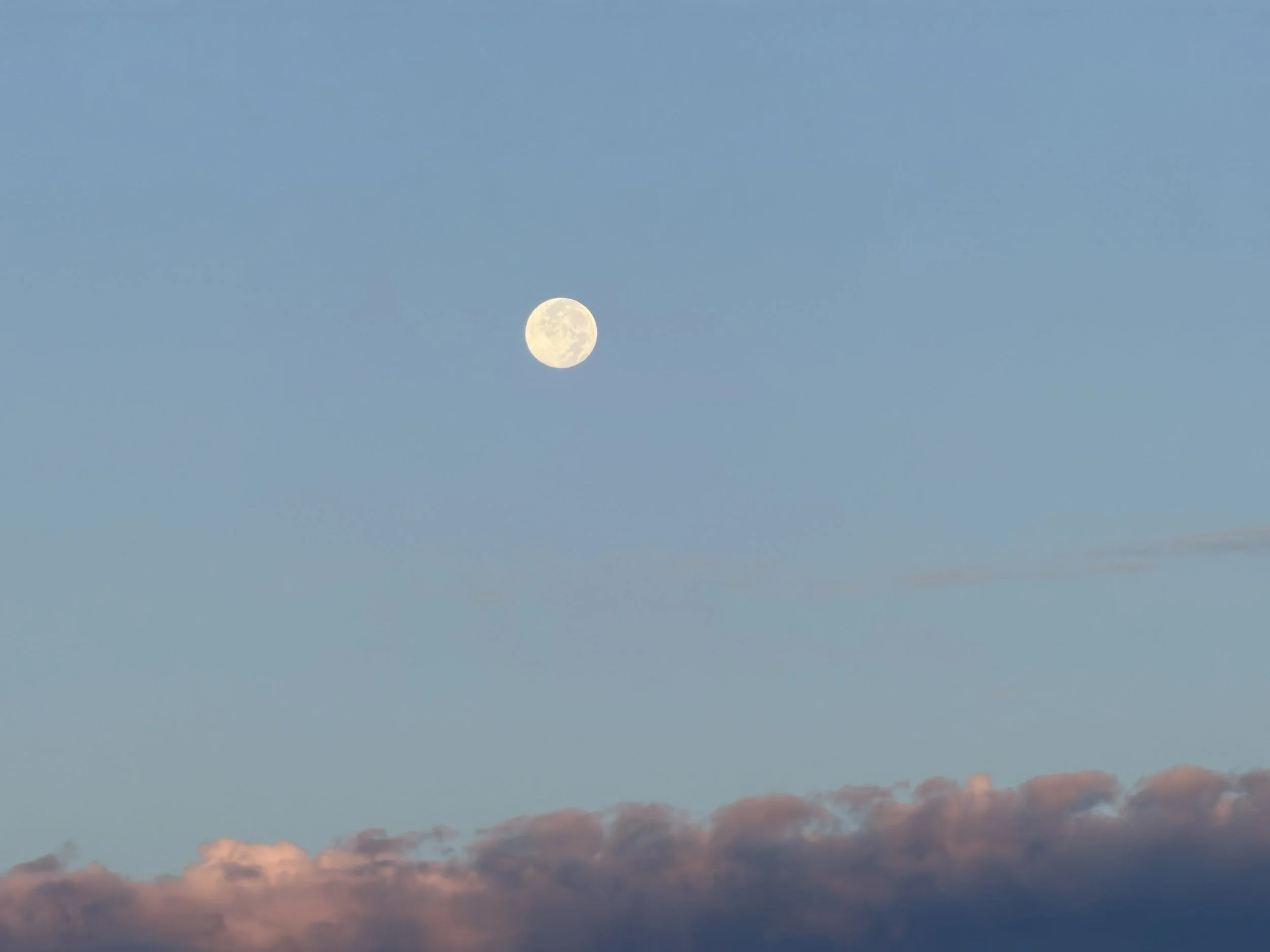 What a wonderful full moon view even in the daylight.