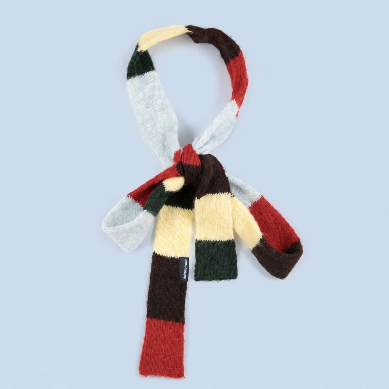 Ein Schal, f&uuml;nf Farben, ziemlich viele Outfit-Ideen. Der kuschelige @_bobochoses_ Schal macht selbst graue Tage ein bisschen weniger grau. Das Store-Team hat kollektiv schon ein Auge auf ihn geworfen &ndash; just saying 👀