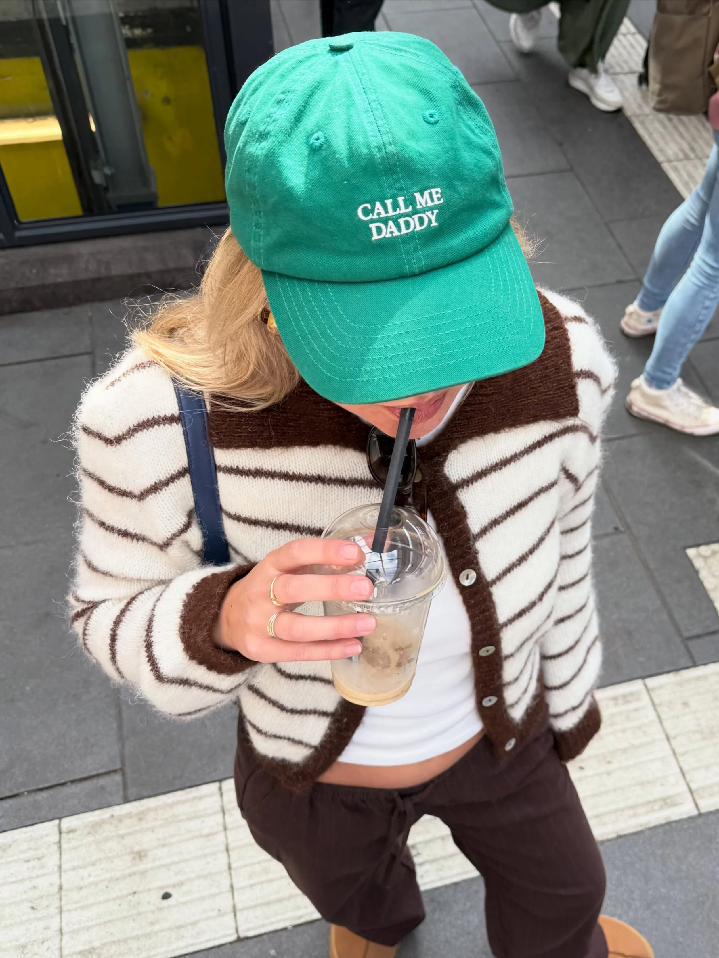 Weekend moments with the Yin Nation Girls
💌 
Lieblingsst&uuml;cke, kleine Highlights und alles Sch&ouml;ne dazwischen. 
Slide 1: cap @nobaddaysclub , Cardigan @amt.studio 
Slide 3: Ketten @agapee_official 
Slide 5: Headscarf @_bobochoses_ 
Slide 6: 