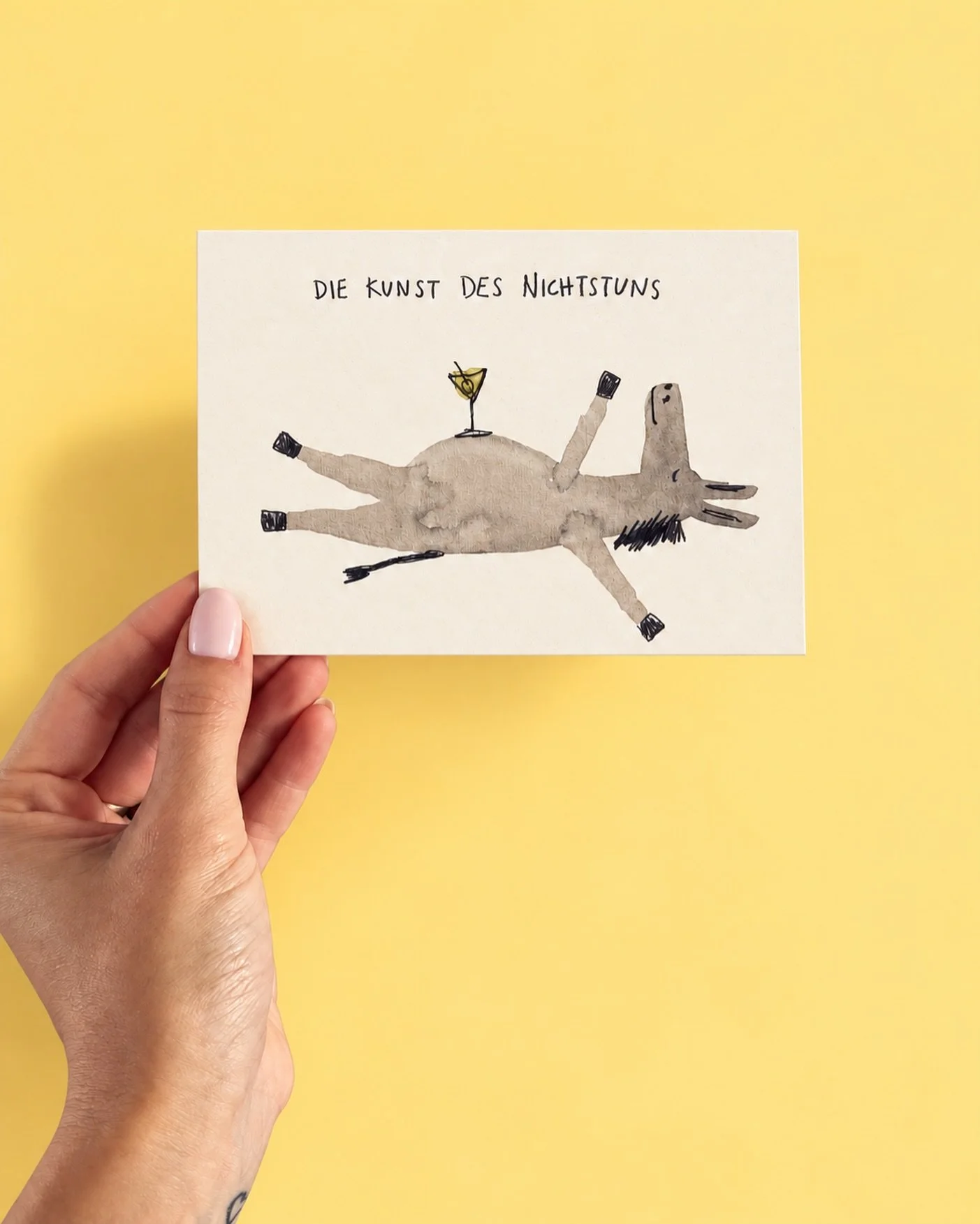 Mood heute: die Kunst des Nichtstuns @farinakuklinski 🫏🍸

F&uuml;r alle, die heute einfach mal gar nichts vorhaben m&ouml;chten. Diese und viele weitere Postkarten findet ihr bei uns im Store in. 💛 #yinnationstore #bonn #gifts #shoppinginbonn #pos