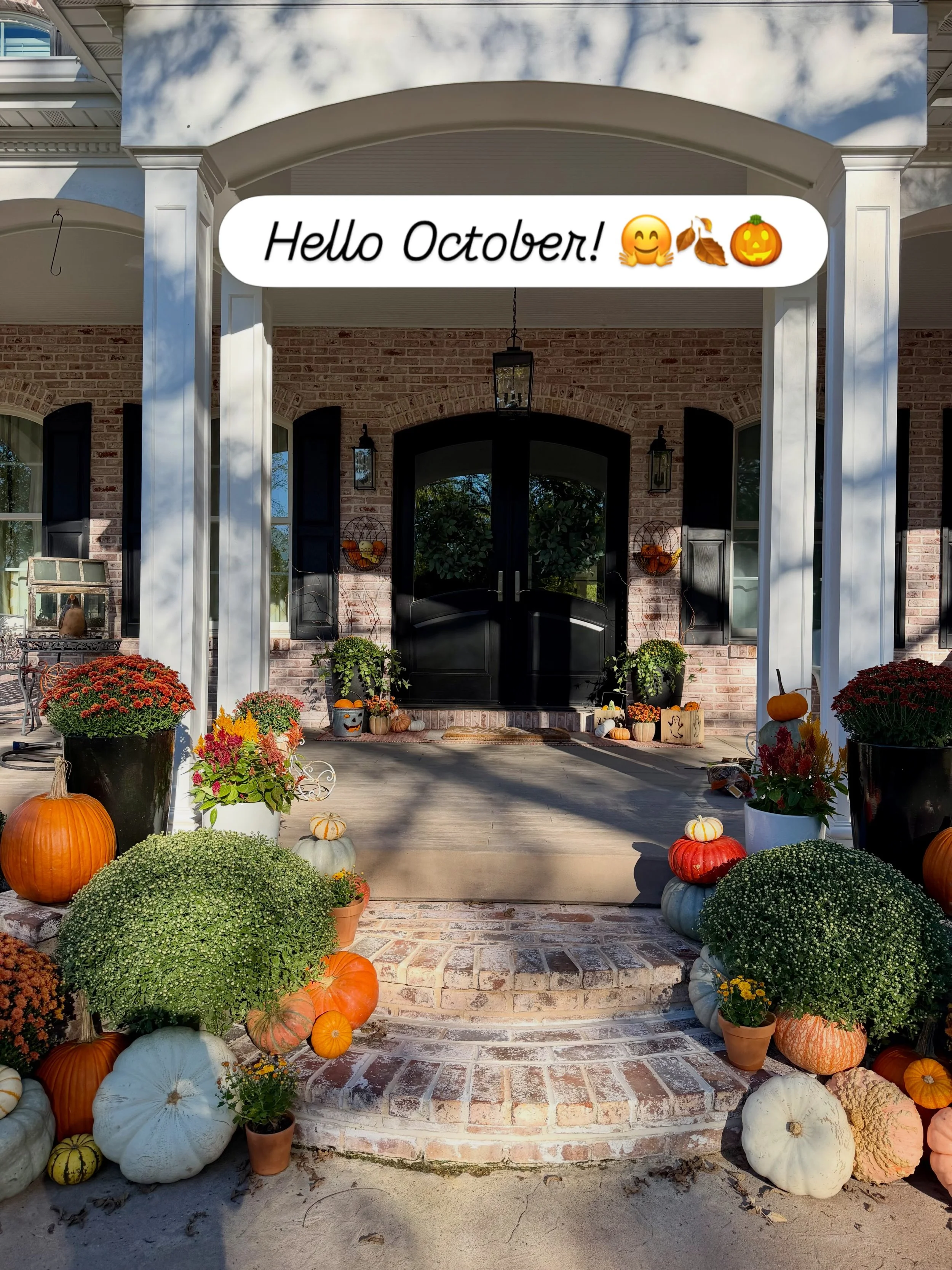 October means it&rsquo;s officially acceptable to add a little spooky to the porch, right?! 🎃👻🖤

I&rsquo;ll always be a pumpkins, flowers &amp; pretty fall colors kind of girl, but I can&rsquo;t resist a few cute Halloween touches. Especially when
