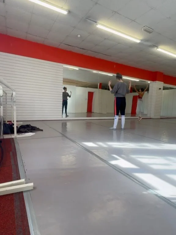 Working on artistry, upper body, expression and musicality 🧚&zwj;♂️ a true artist in the making ✨🌟 

Have so enjoyed watching these clips of the work in progress last night ✨✨✨

So excited for the opportunity to work with dancers on La Bayad&egrave