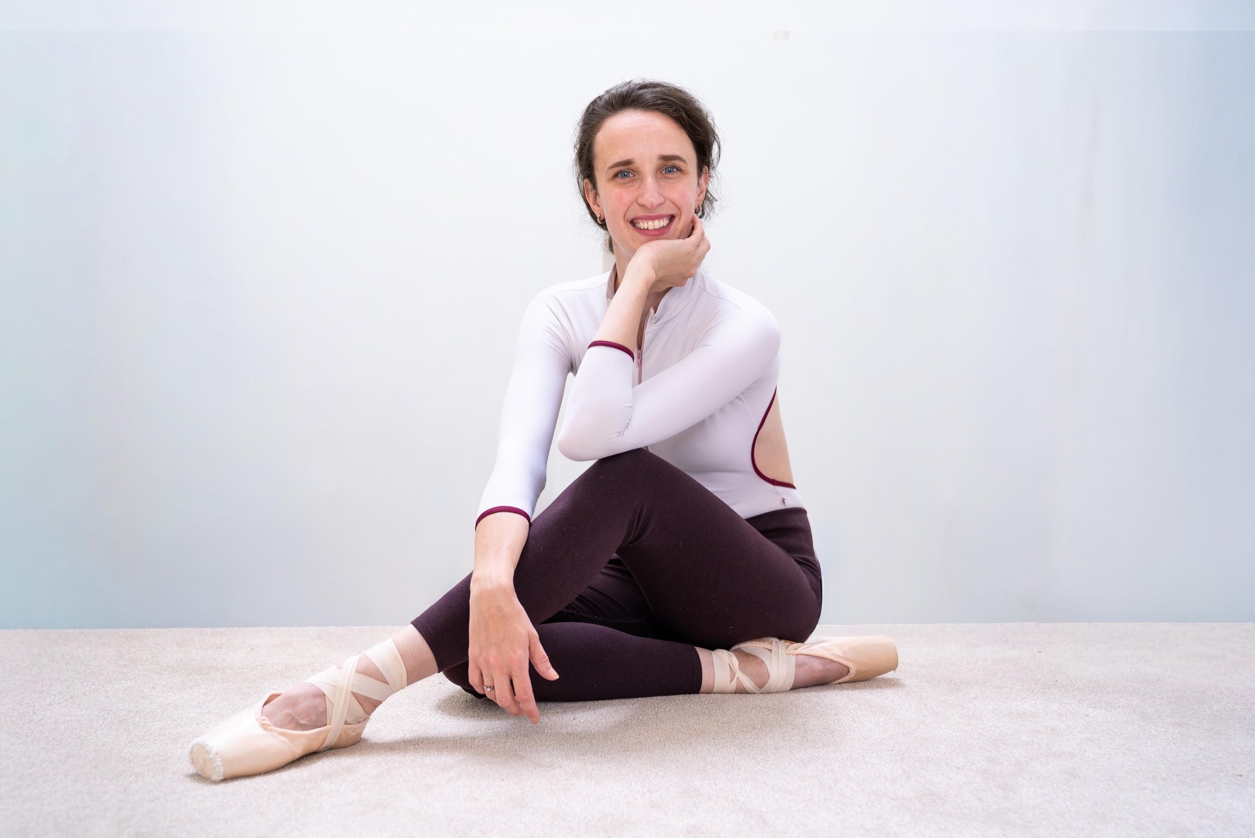 Celebrating 2 years postpartum with a sit down 😅
Thank you @lukedonnellycreates for the new headshot
Multi-tasking with 🤱🤸and snapping between lots of play 😌