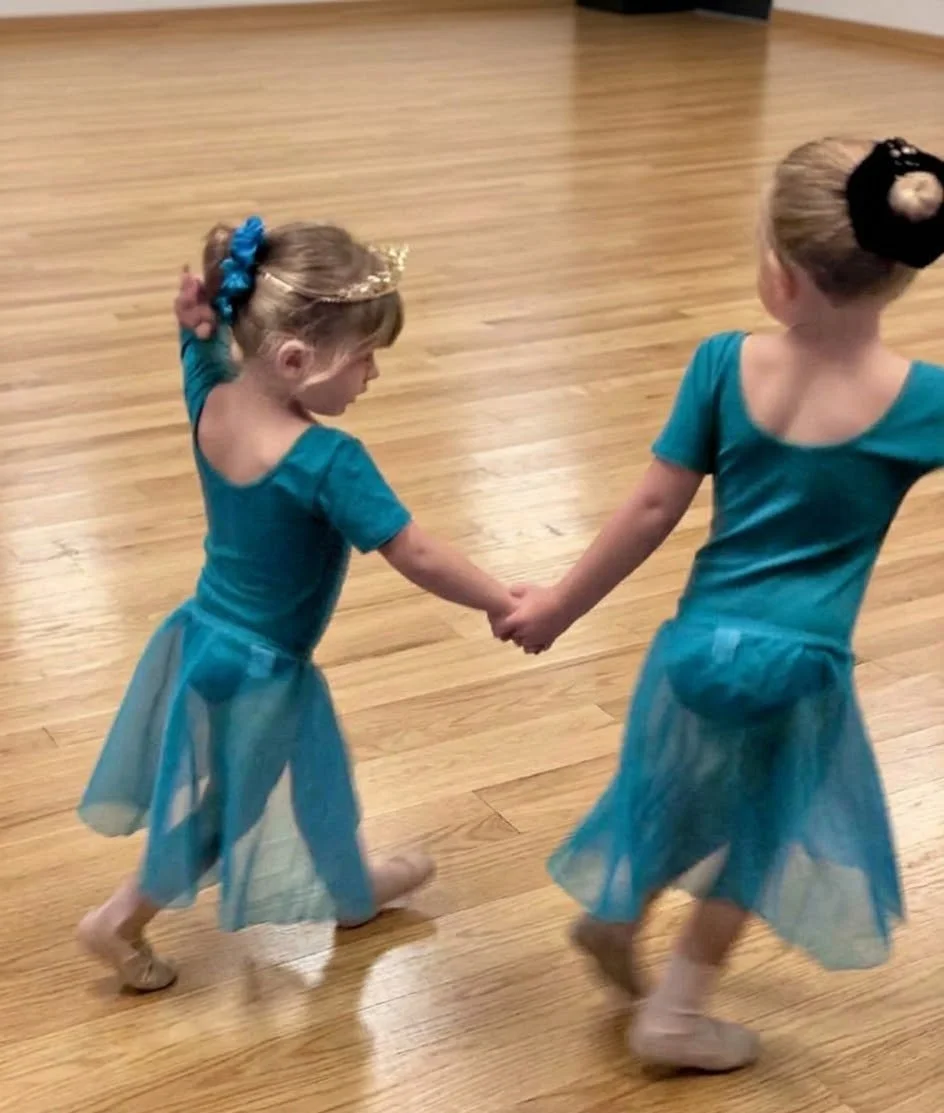 young ballet dancers in a tots ballet class