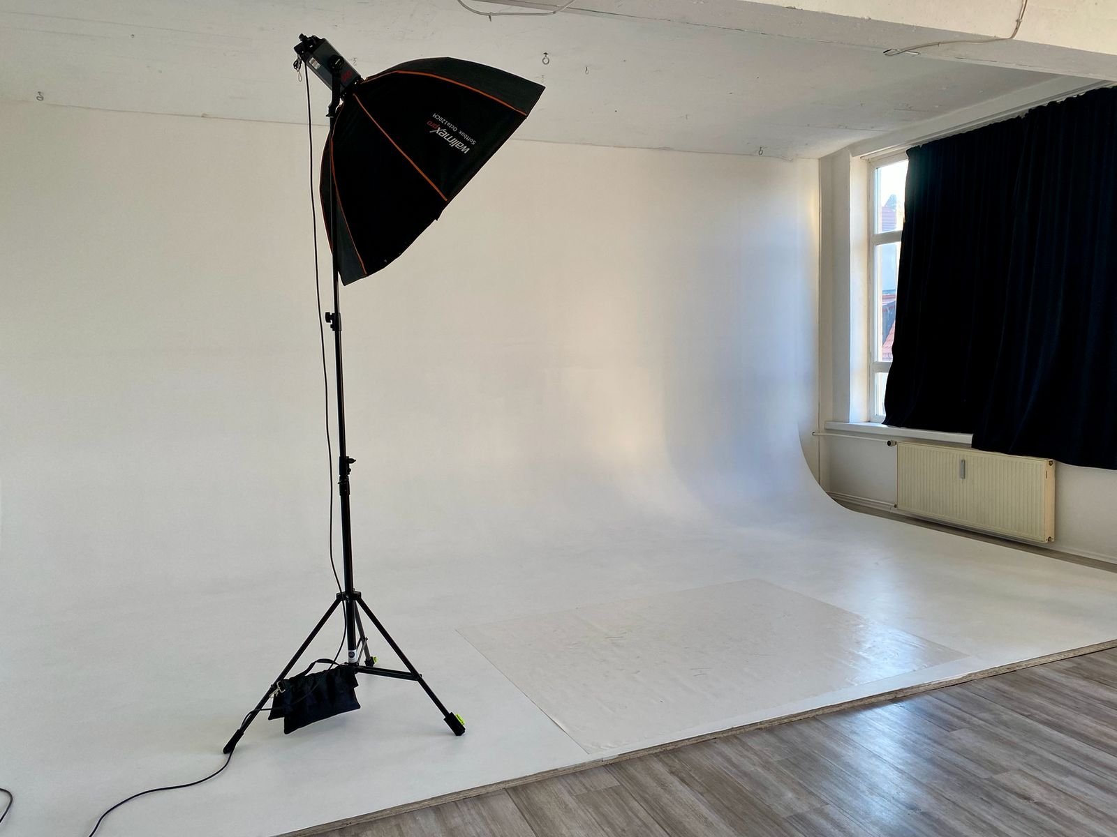 Audition photography setup with white backdrop and professional studio lighting.