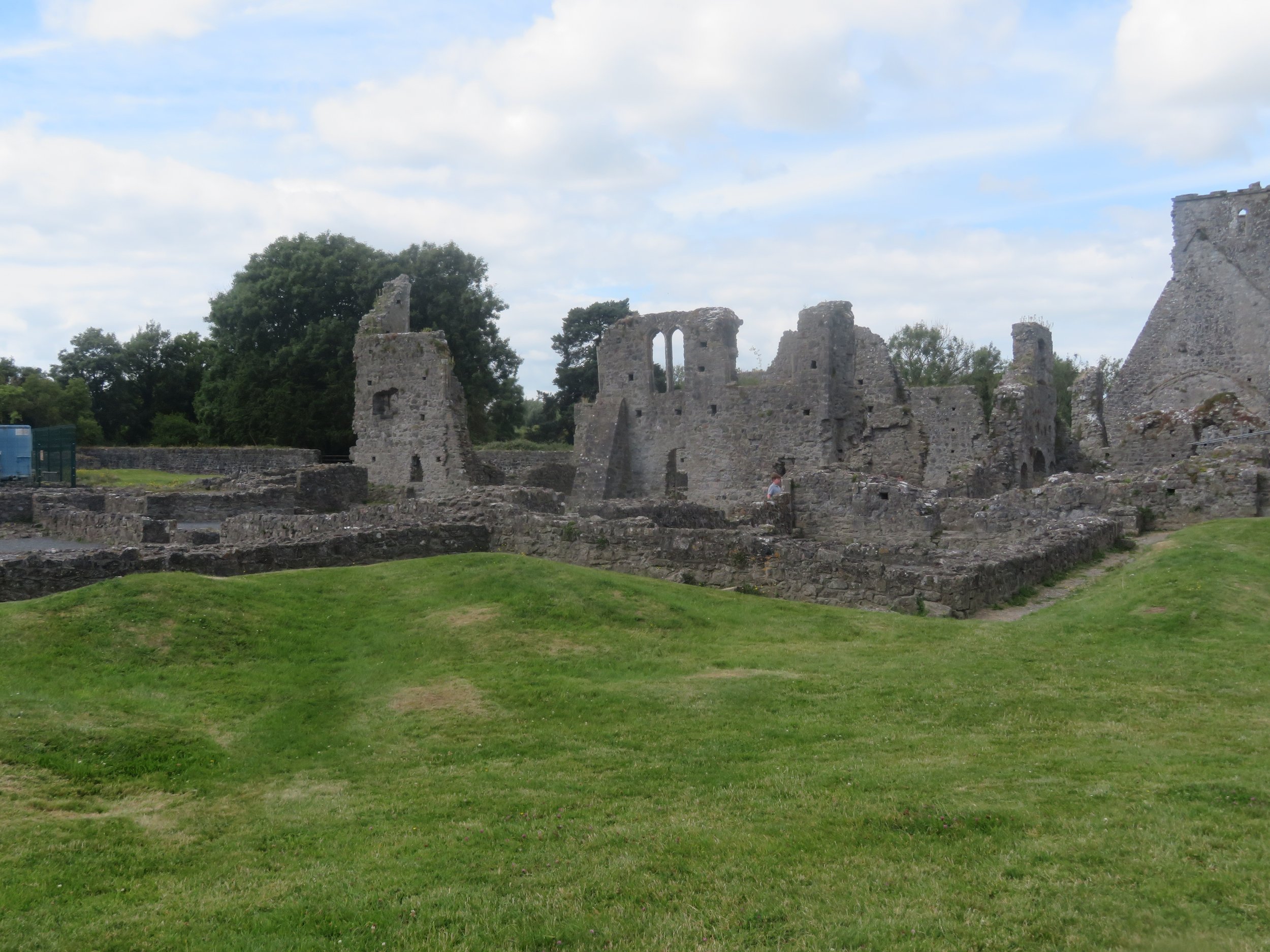 castle ruins in ireland