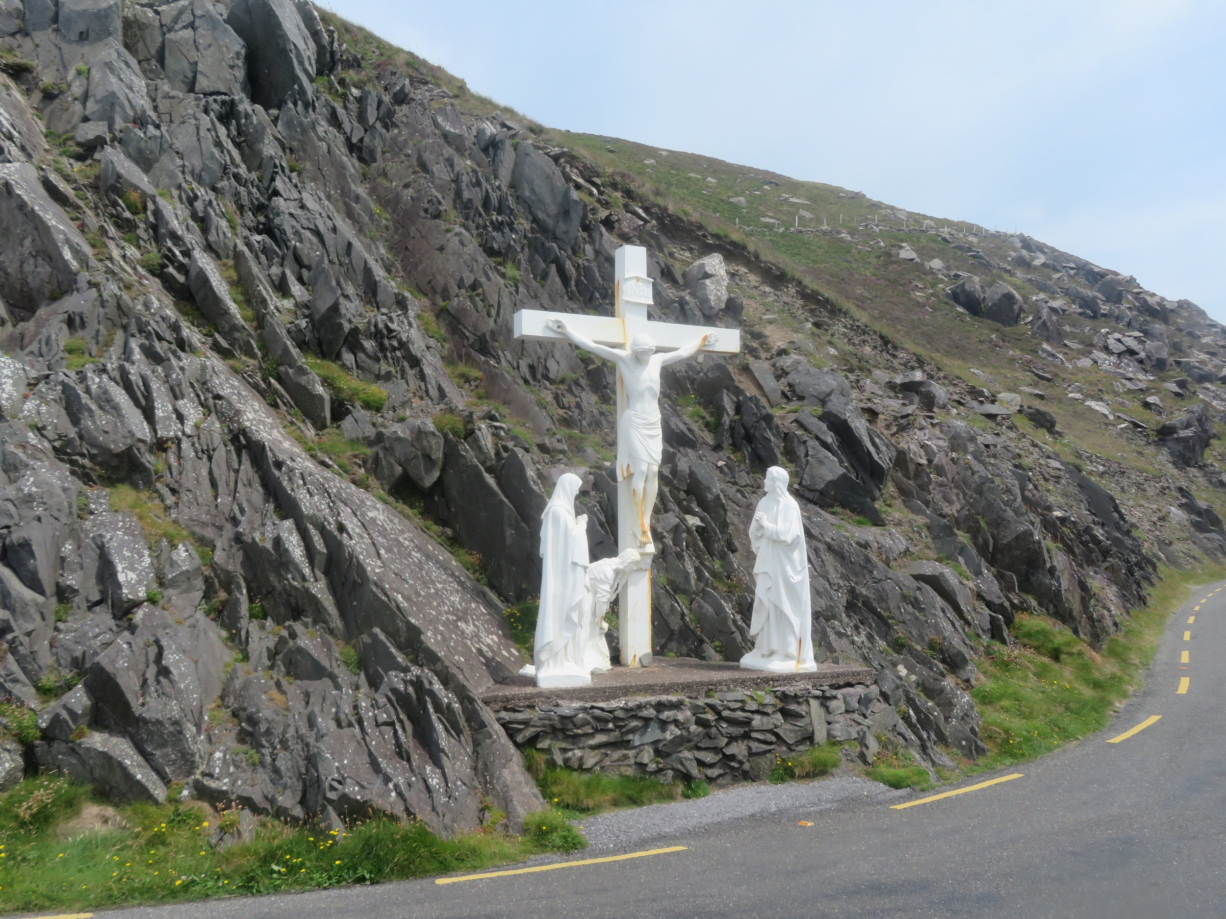 a shring alone the road around the ring of kerry